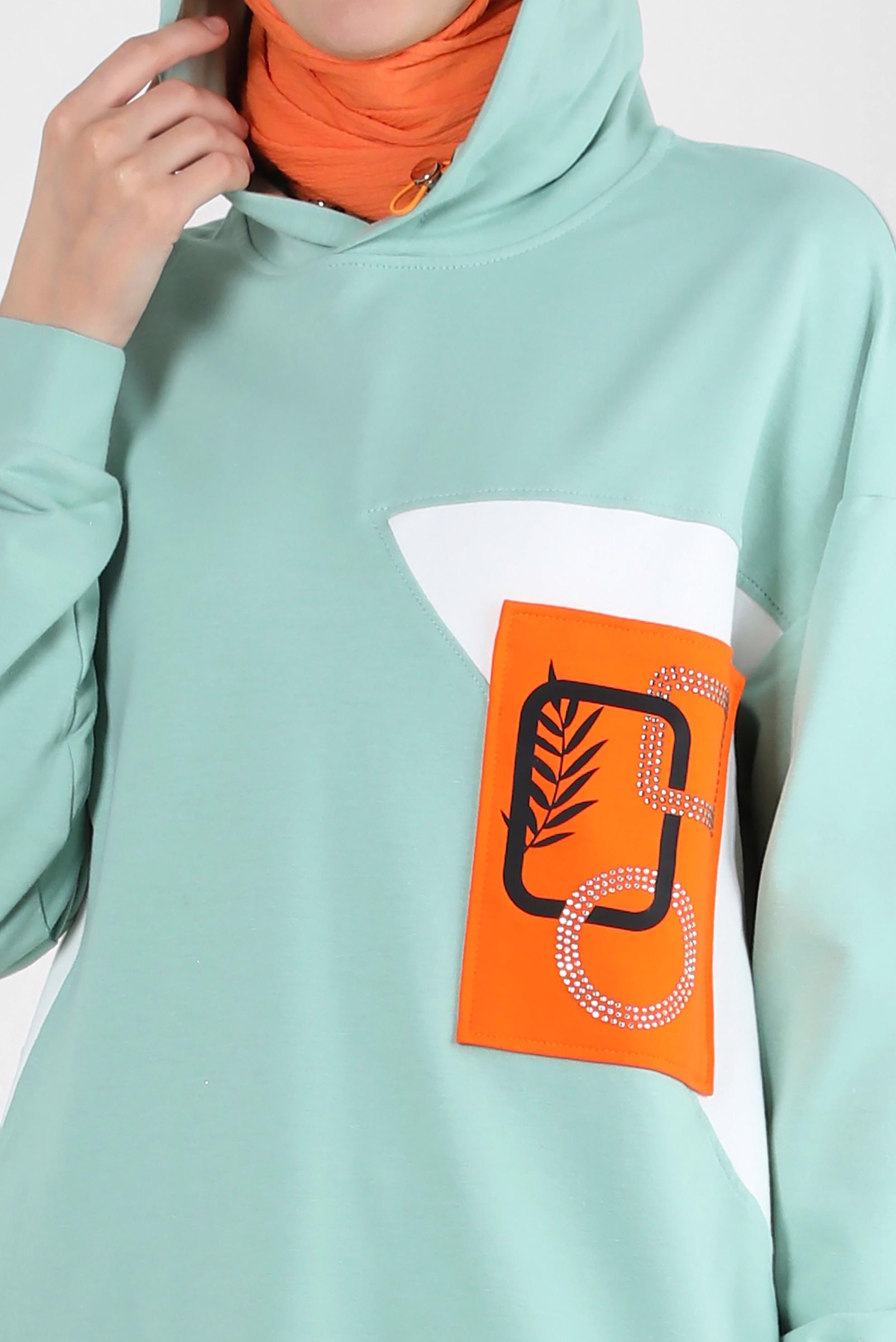 Tesettür giyim YEŞİL BASKI DETAYLI KAPÜŞONLU EŞOFMAN TUNİK 43622