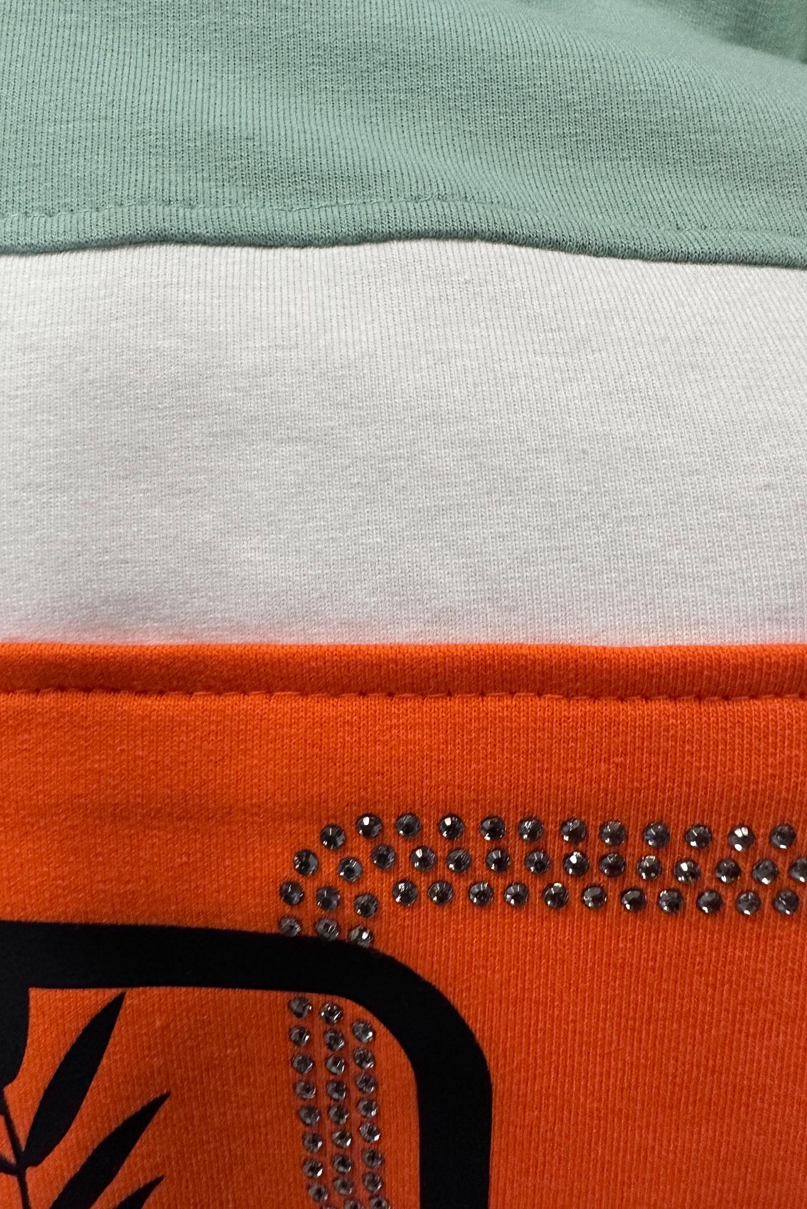 Tesettür giyim YEŞİL BASKI DETAYLI KAPÜŞONLU EŞOFMAN TUNİK 43622