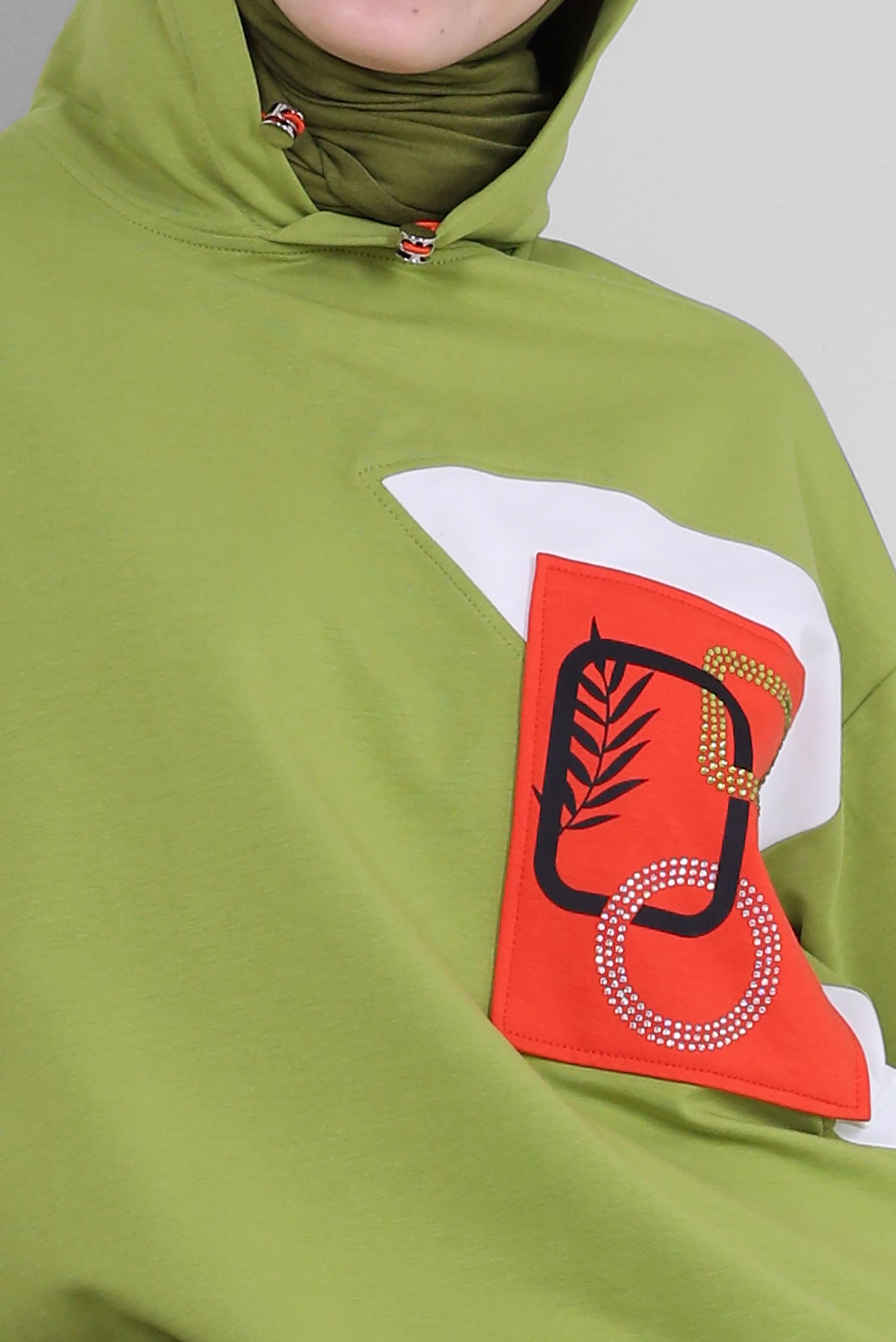 Tesettür giyim YEŞİL BASKI DETAYLI KAPÜŞONLU EŞOFMAN TUNİK 43622