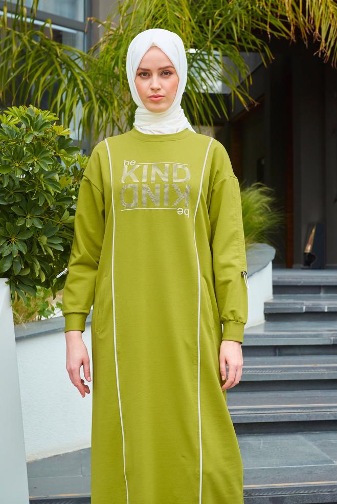 Tesettür giyim YEŞİL YAZI BASKILI EŞOFMAN ELBİSE 43663 - ALVİNA