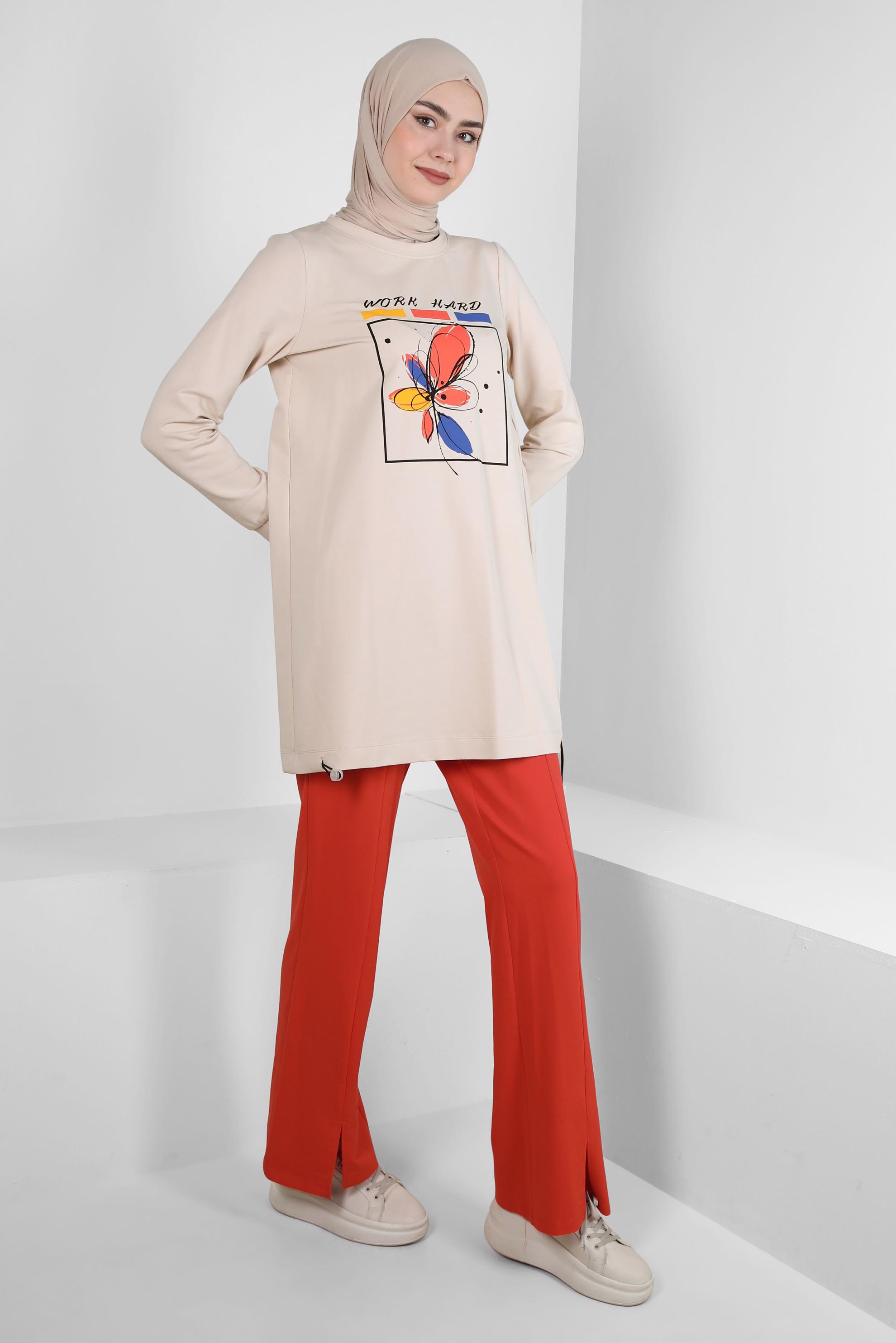 Tesettür giyim KIRMIZI BASKILI PAÇASI YIRTMAÇLI İKİLİ EŞOFMAN TAKIMI 43690