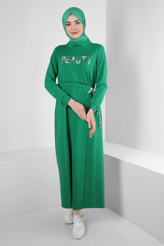 Tesettür giyim YEŞİL YAZI BASKILI BELİ BÜZGÜLÜ EŞOFMAN ELBİSE 43694 - ALVİNA