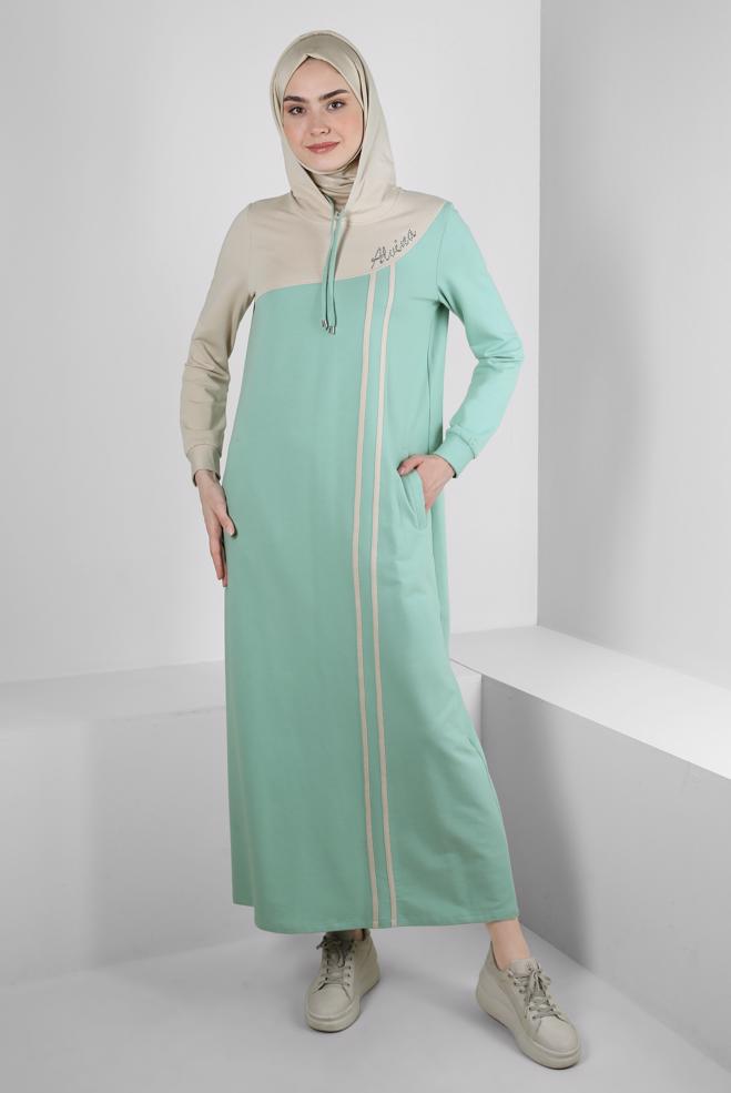 Tesettür giyim YEŞİL İKİ RENKLİ KAPÜŞONLU EŞOFMAN ELBİSE 43695 - ALVİNA