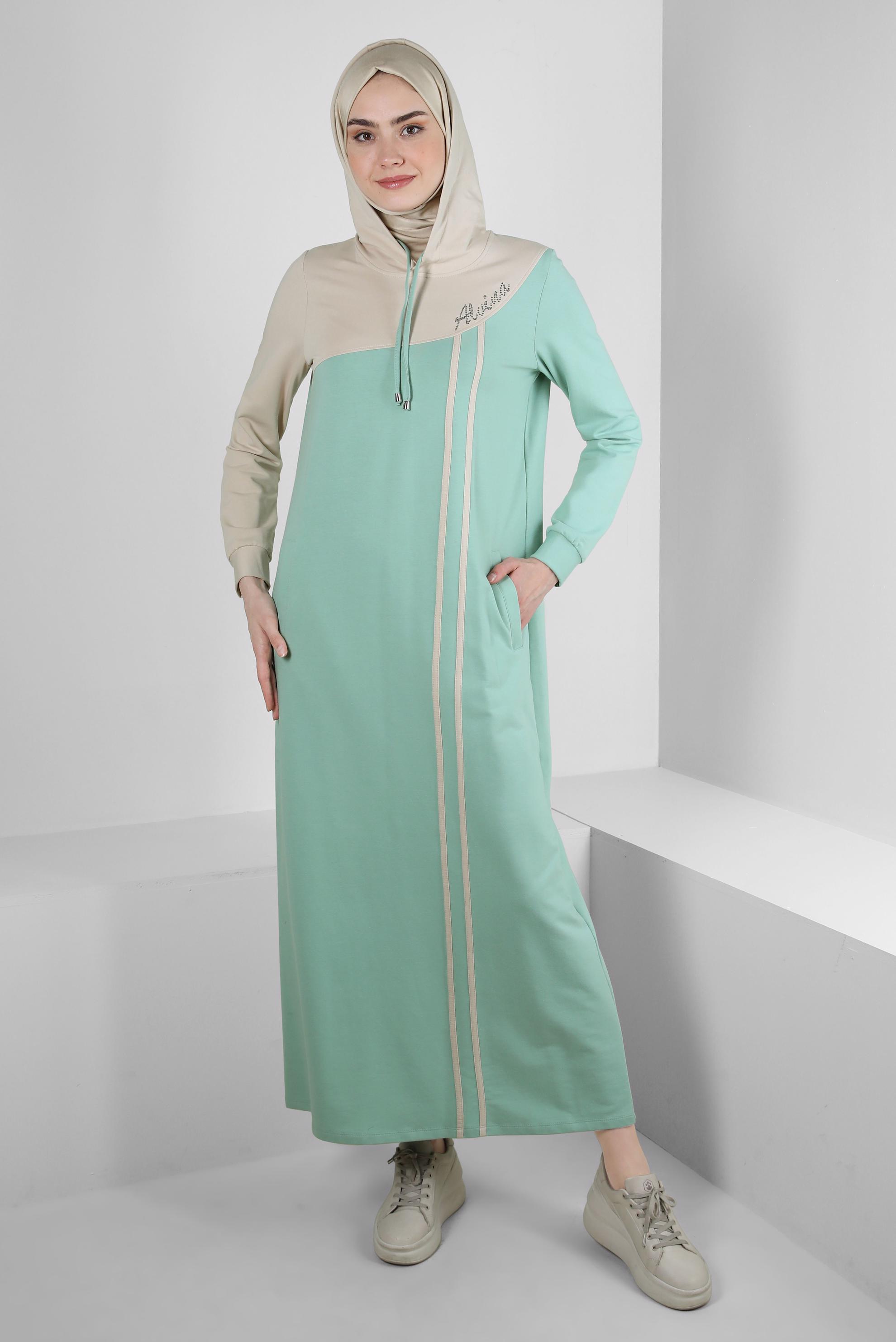 Tesettür giyim YEŞİL İKİ RENKLİ KAPÜŞONLU EŞOFMAN ELBİSE 43695