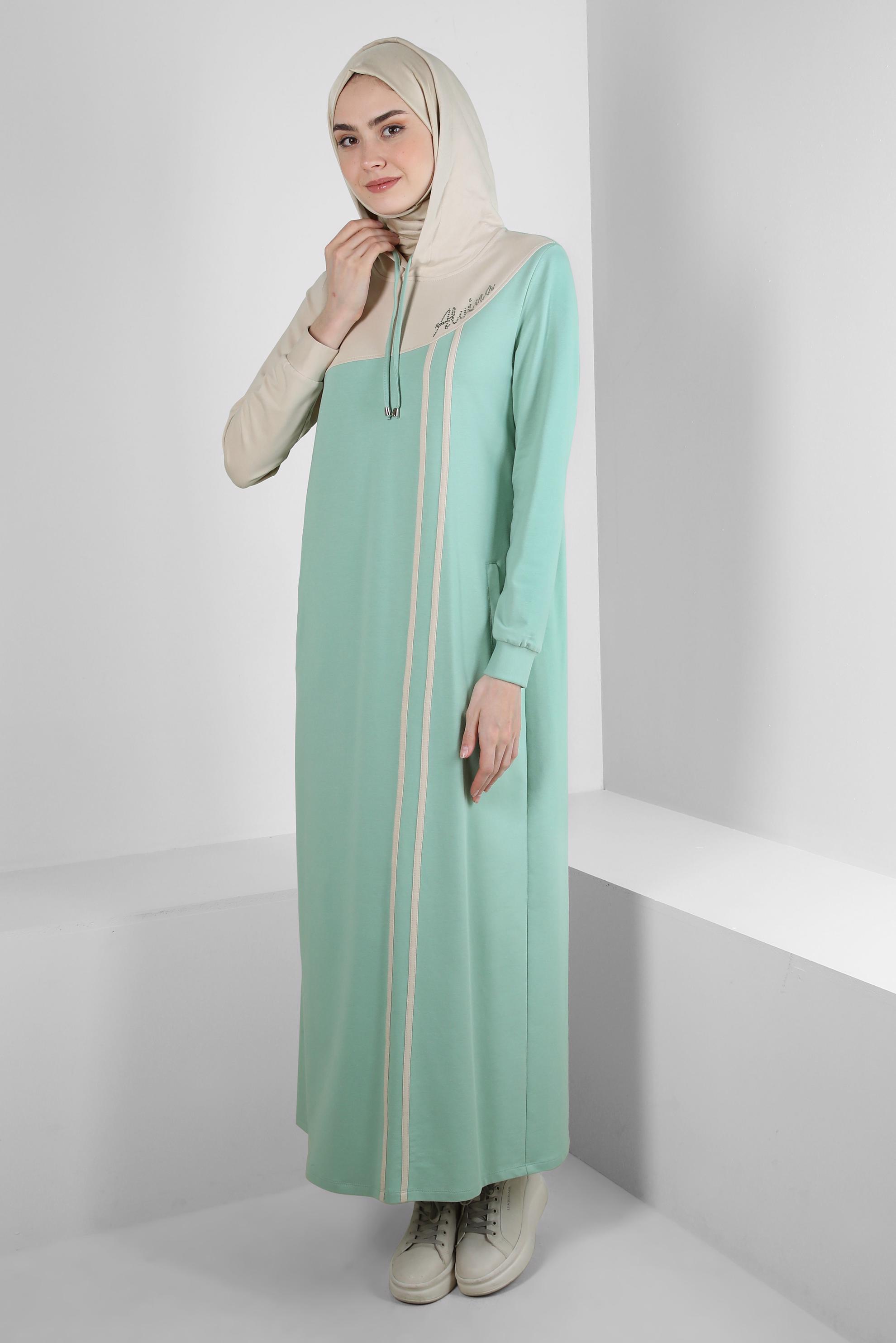 Tesettür giyim YEŞİL İKİ RENKLİ KAPÜŞONLU EŞOFMAN ELBİSE 43695