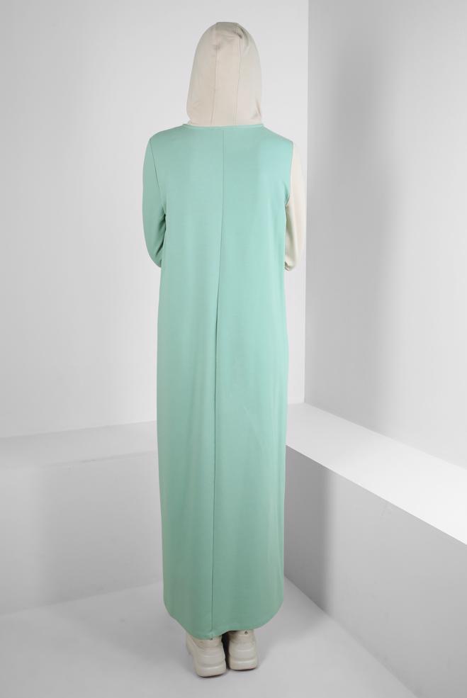 Tesettür giyim YEŞİL İKİ RENKLİ KAPÜŞONLU EŞOFMAN ELBİSE 43695 - ALVİNA