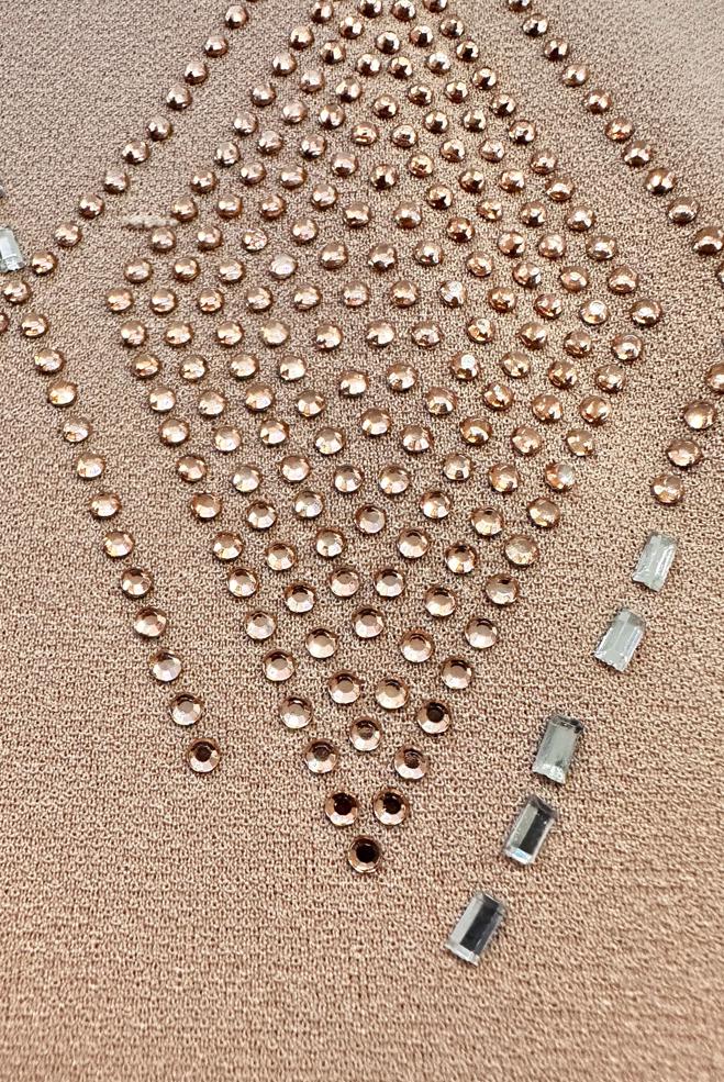 Tesettür giyim BEJ TAŞ BASKILI ETEKLİ EŞOFMAN TAKIM 43696 - ALVİNA