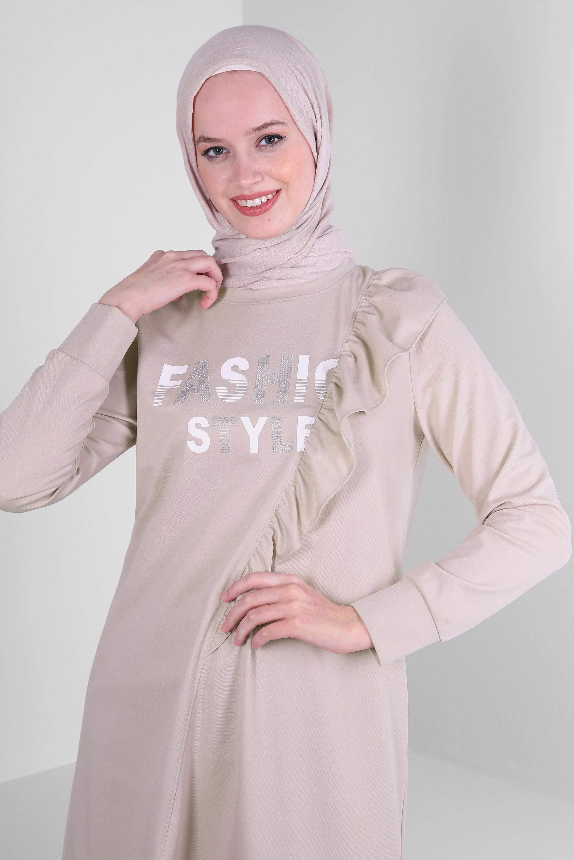 Tesettür giyim BEJ YAZI BASKILI FIRFIR DETAYLI EŞOFMAN TUNİK 43699