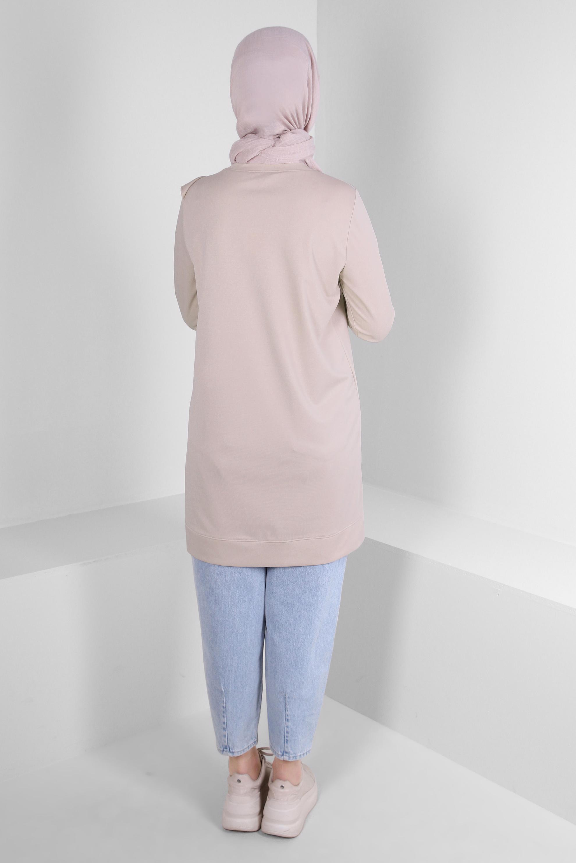 Tesettür giyim BEJ YAZI BASKILI FIRFIR DETAYLI EŞOFMAN TUNİK 43699