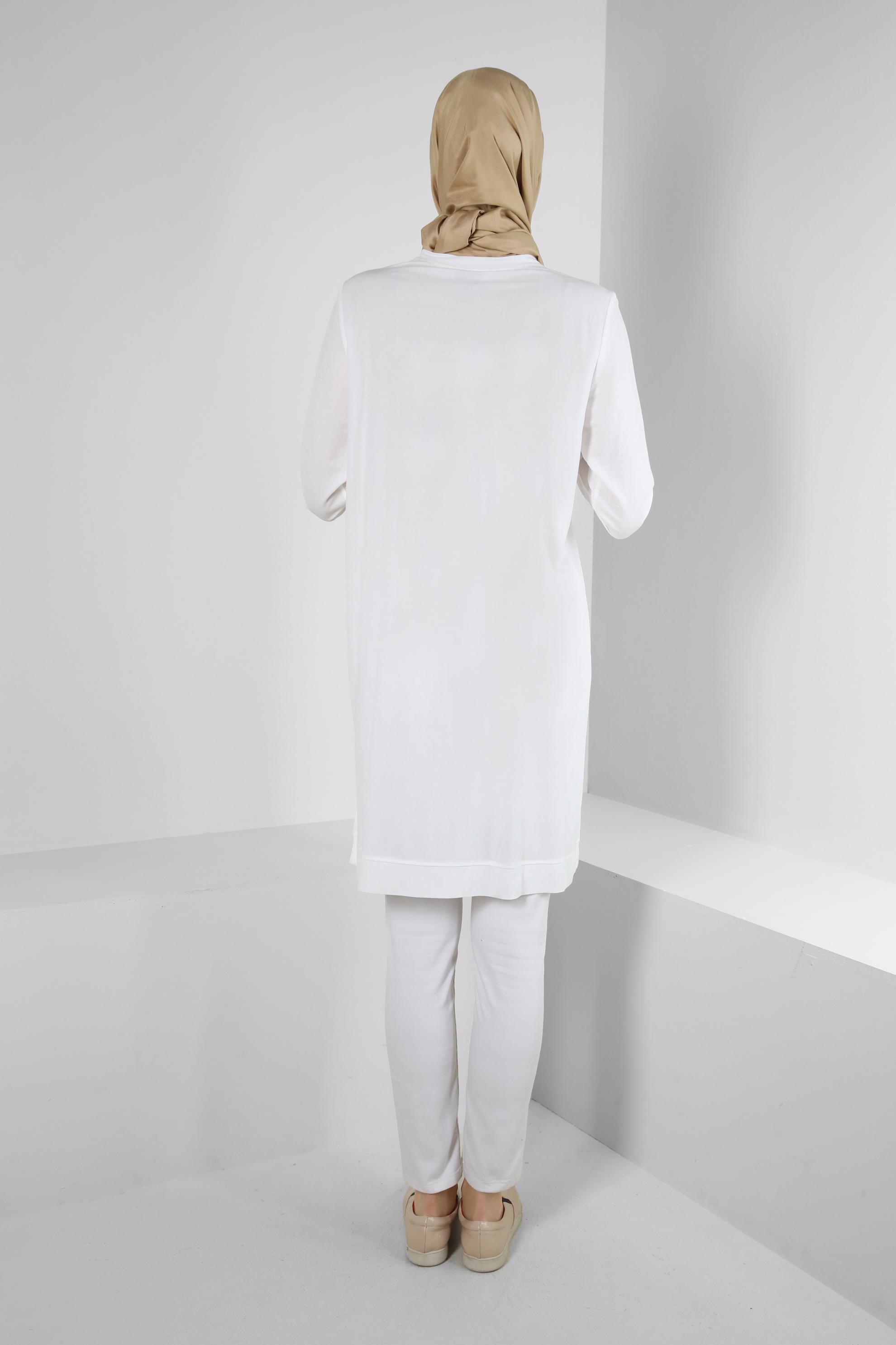 Tesettür giyim BEYAZ LEOPAR DESENLİ YAZI BASKILI EŞOFMAN TUNİK 43700