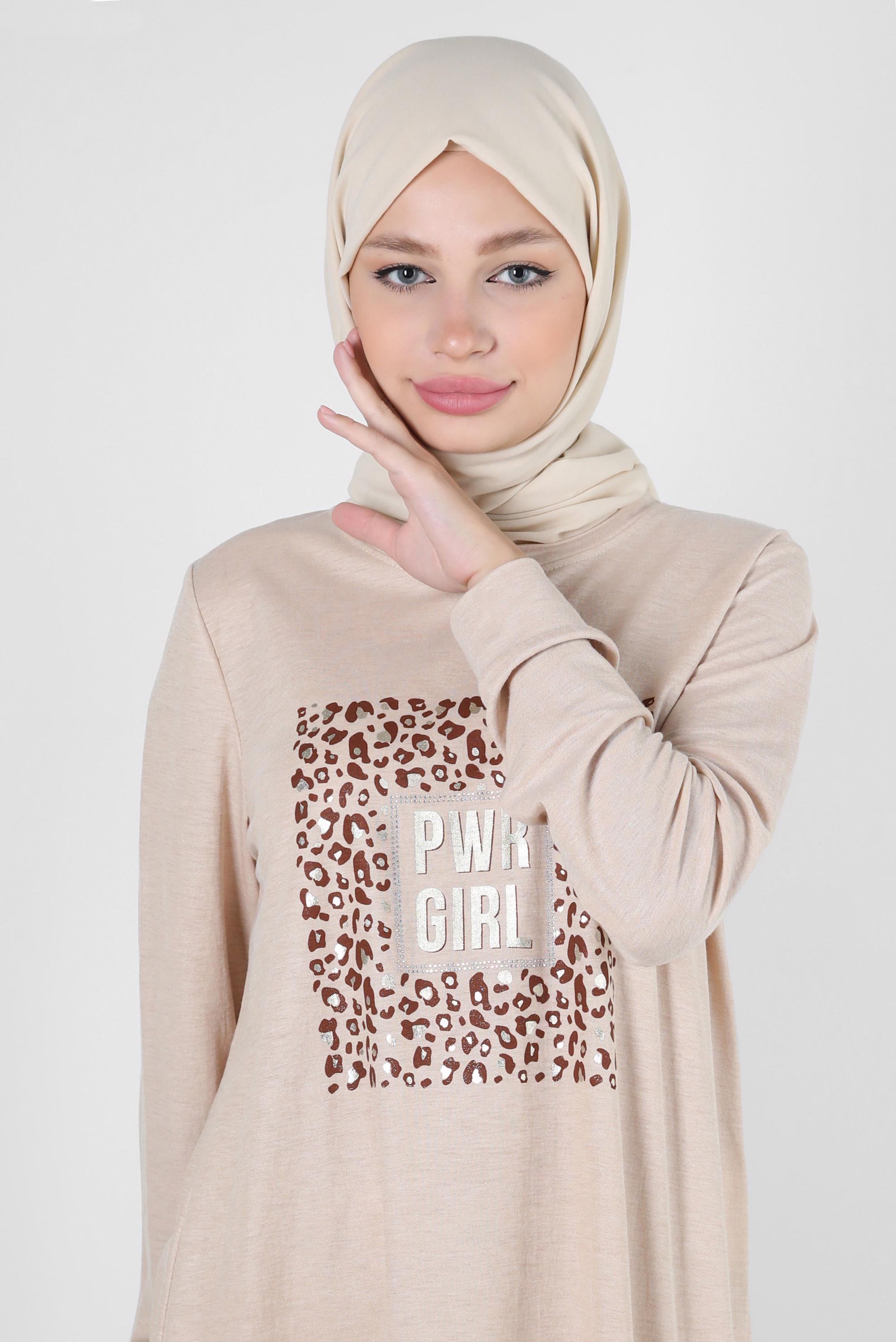 Tesettür giyim BEJ LEOPAR DESENLİ YAZI BASKILI EŞOFMAN TUNİK 43700