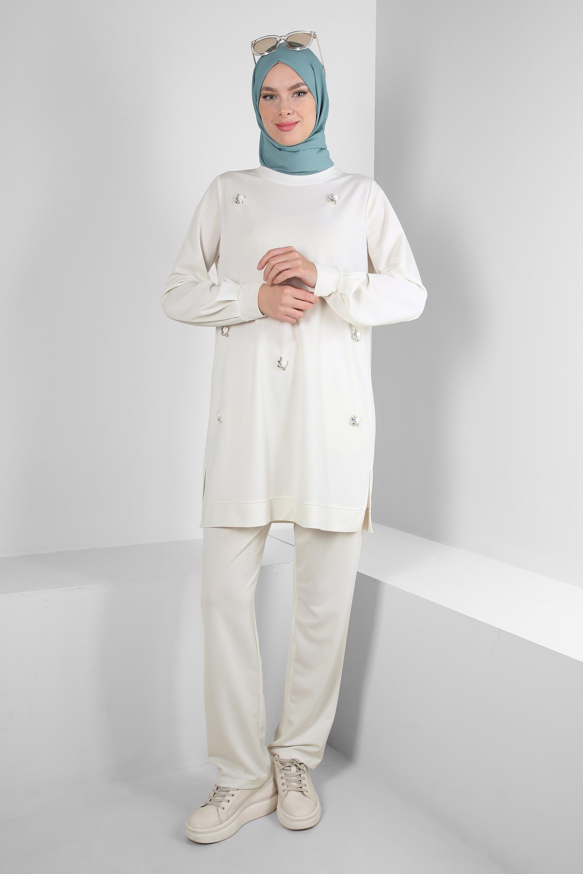 Tesettür giyim BEYAZ TAŞ BASKILI BİSİKLET YAKA PANTOLONLU EŞOFMAN TAKIM 43725