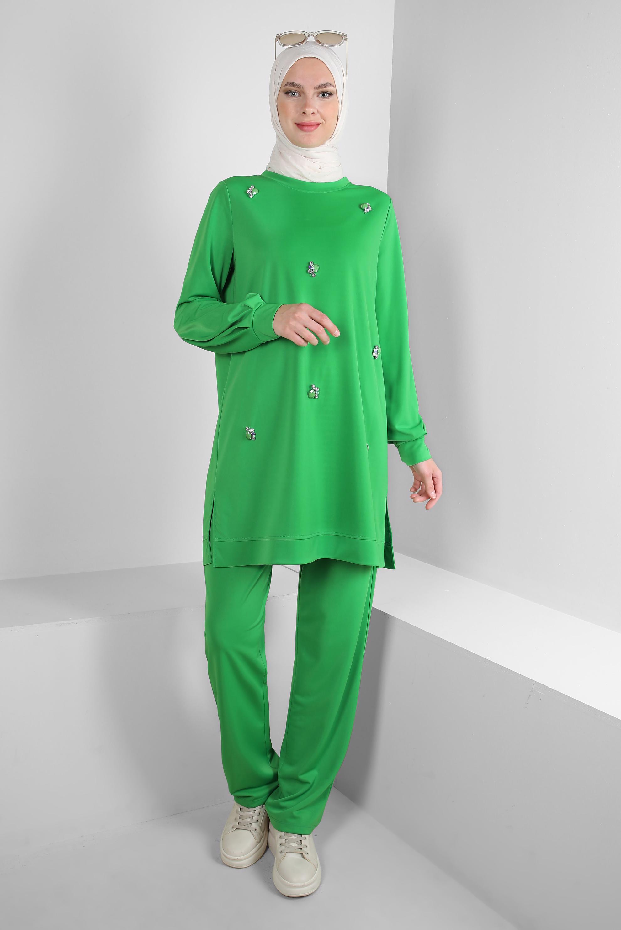 Tesettür giyim YEŞİL TAŞ BASKILI BİSİKLET YAKA PANTOLONLU EŞOFMAN TAKIM 43725