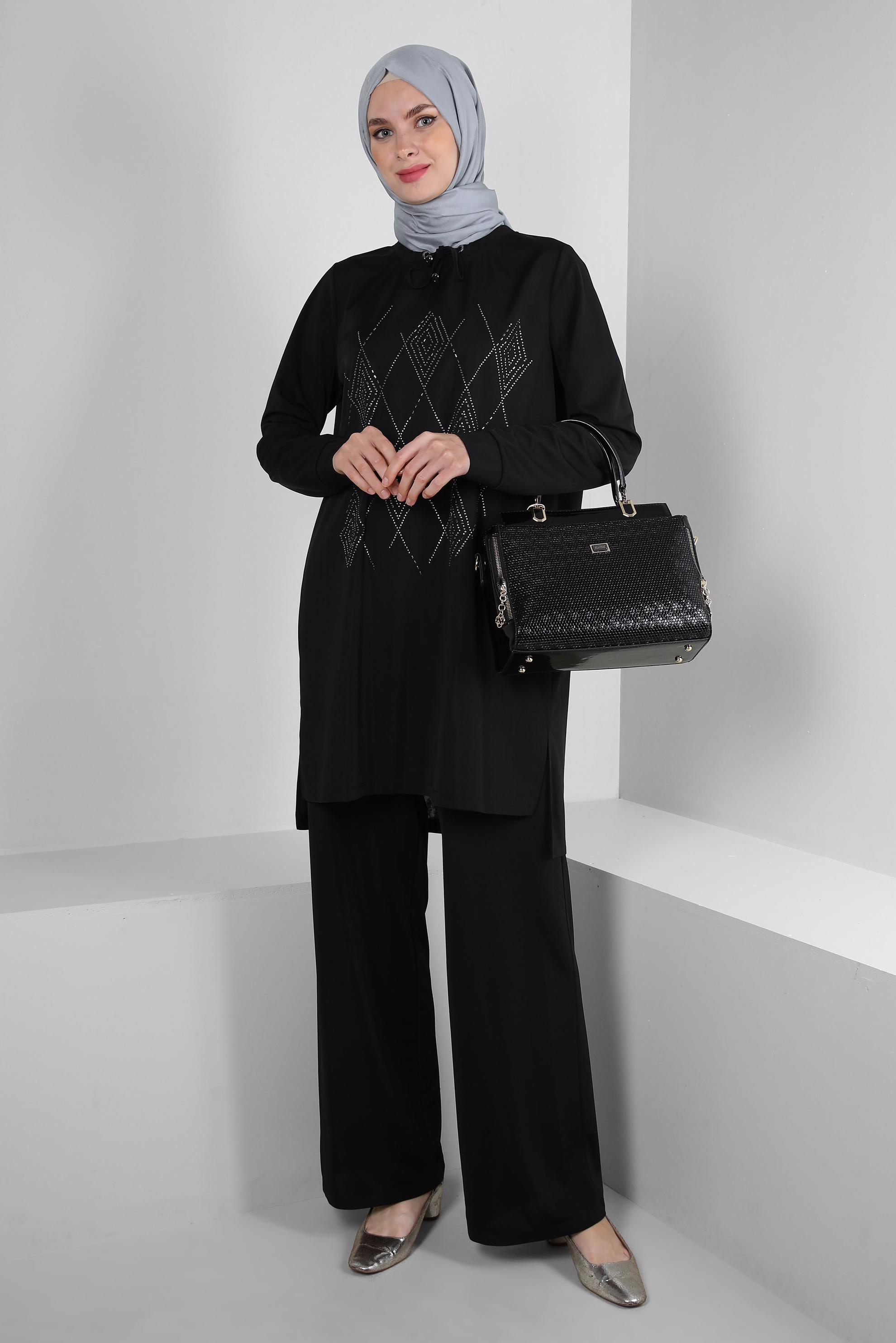 Tesettür giyim SİYAH TAŞ BASKI DETAYLI PANTOLONLU EŞOFMAN TAKIM 43726