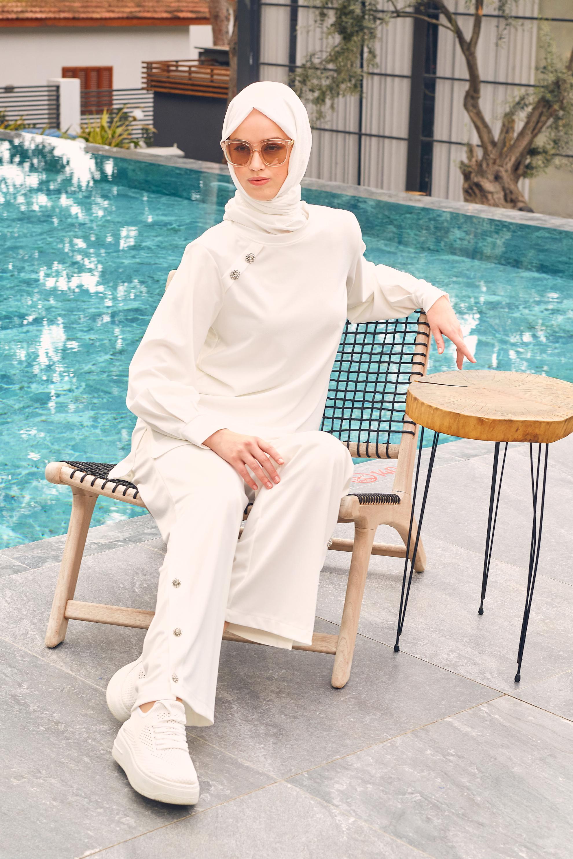 Tesettür giyim BEYAZ TAŞ DETAYLI DÜĞMELİ İKİLİ PANTOLONLU TAKIM 43727