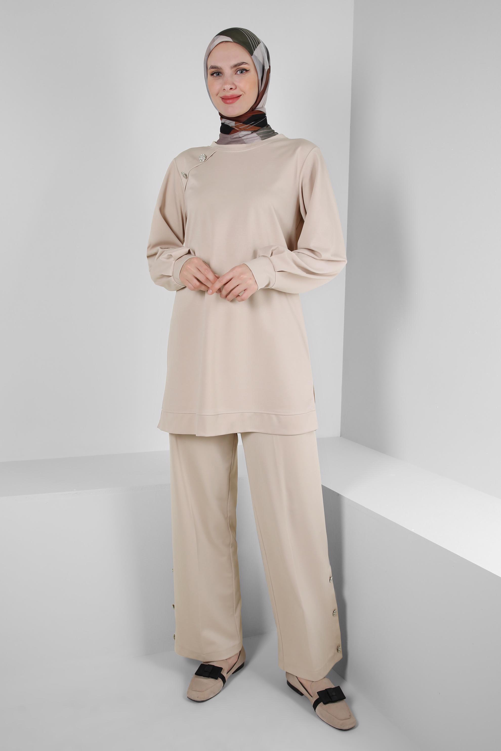 Tesettür giyim BEJ TAŞ DETAYLI DÜĞMELİ İKİLİ PANTOLONLU TAKIM 43727