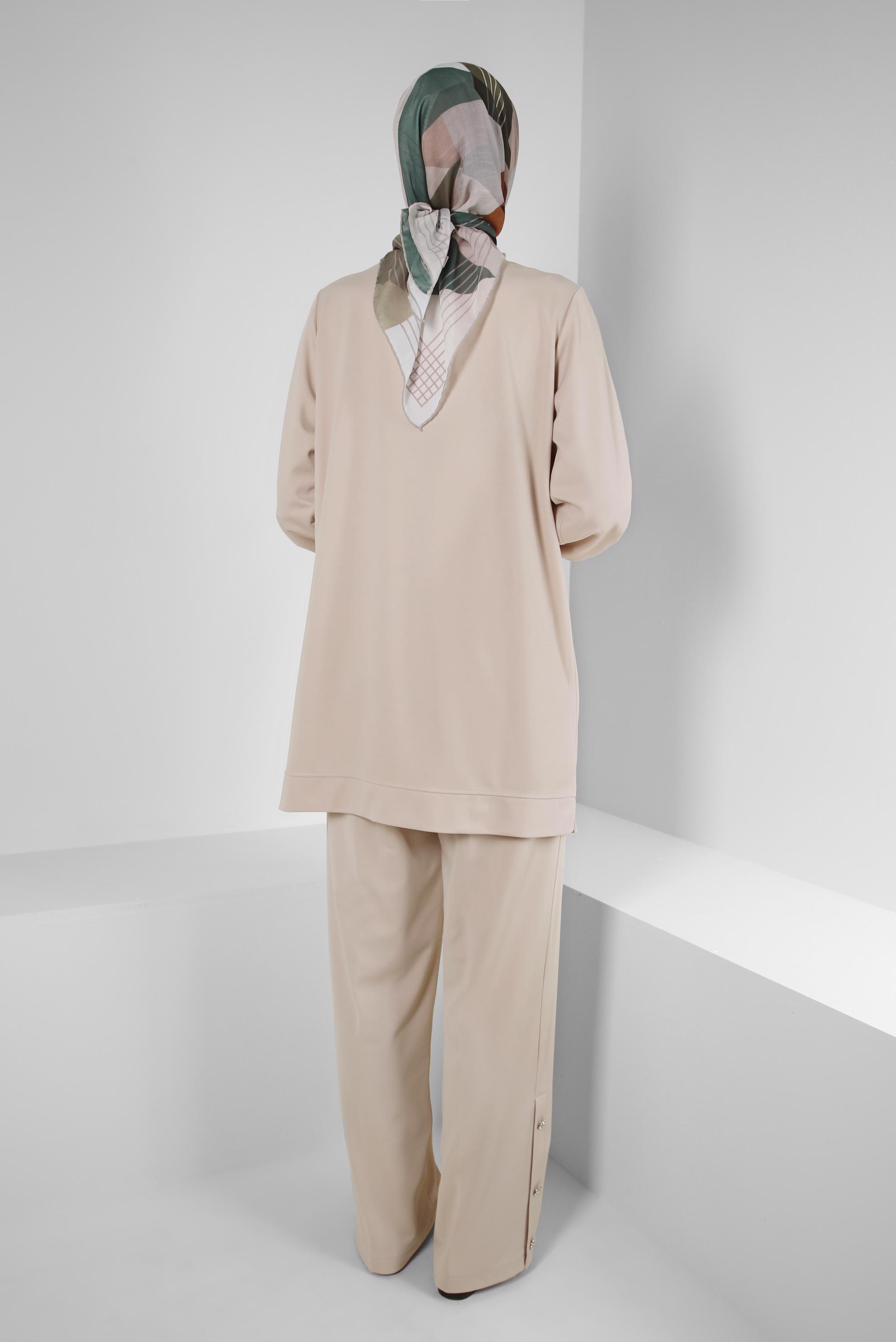 Tesettür giyim BEJ TAŞ DETAYLI DÜĞMELİ İKİLİ PANTOLONLU TAKIM 43727