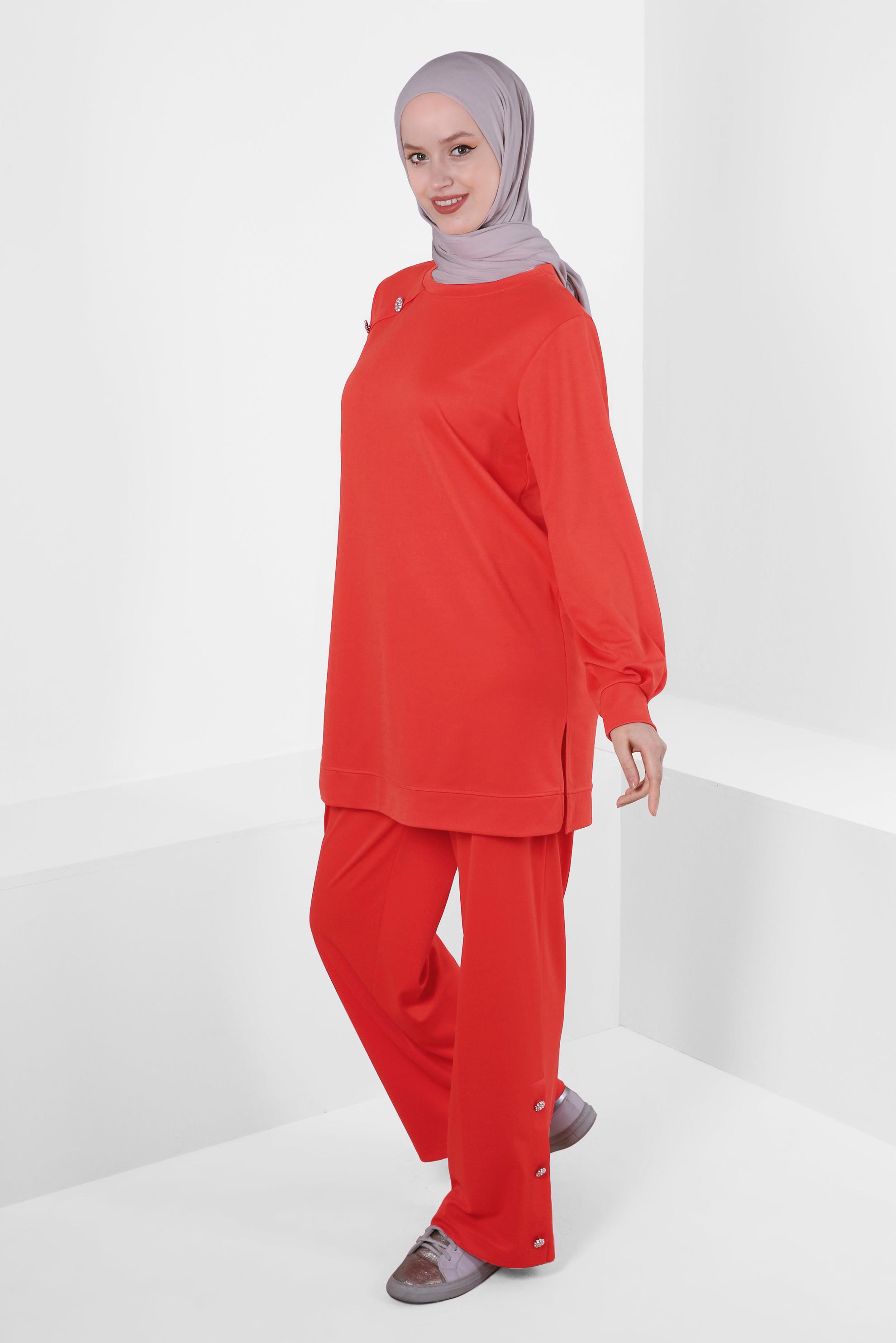 Tesettür giyim KIRMIZI TAŞ DETAYLI DÜĞMELİ İKİLİ PANTOLONLU TAKIM 43727