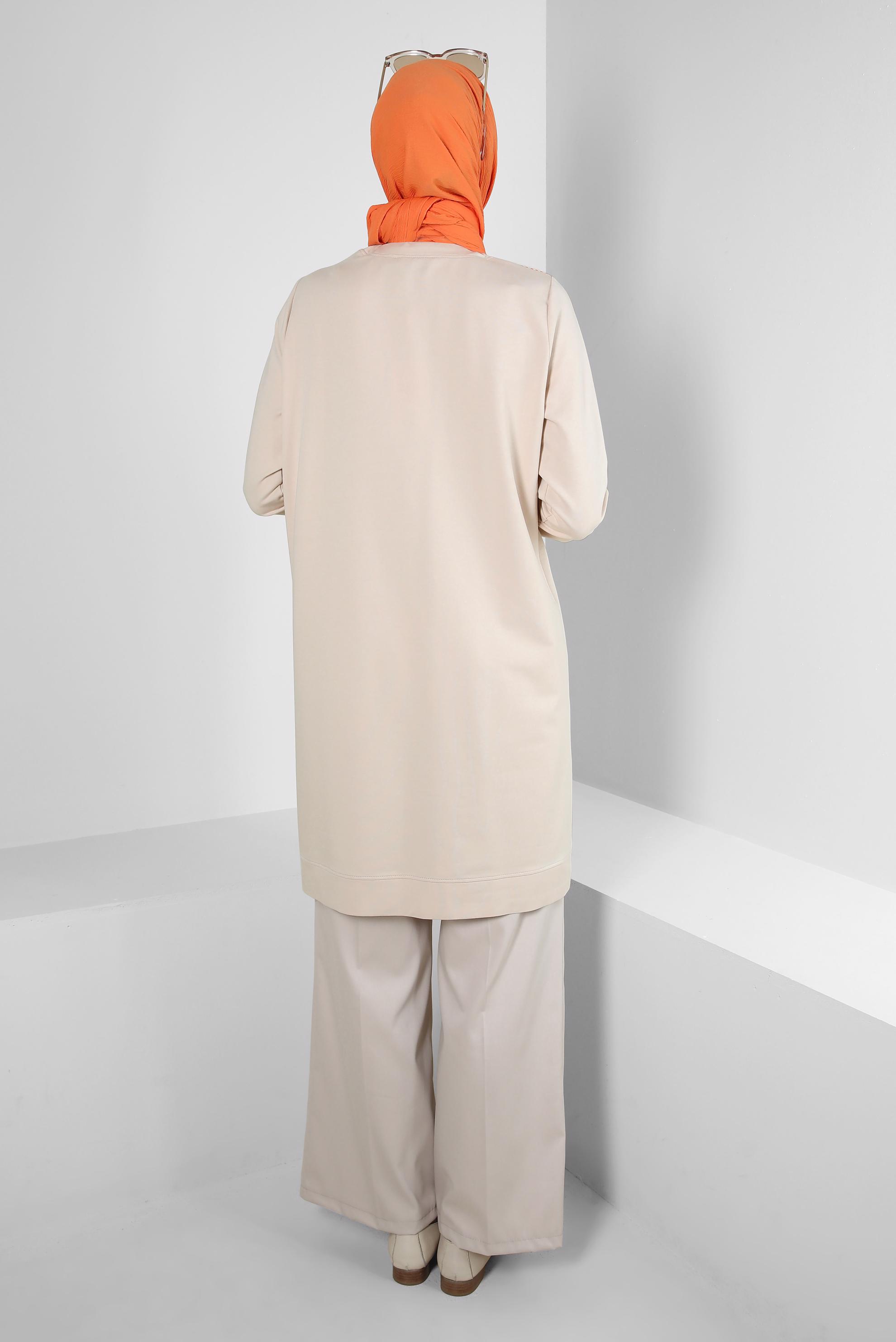 Tesettür giyim BEJ ÇİZGİ DETAYLI YAKASI BÜZGÜLÜ EŞOFMAN TUNİK 43785