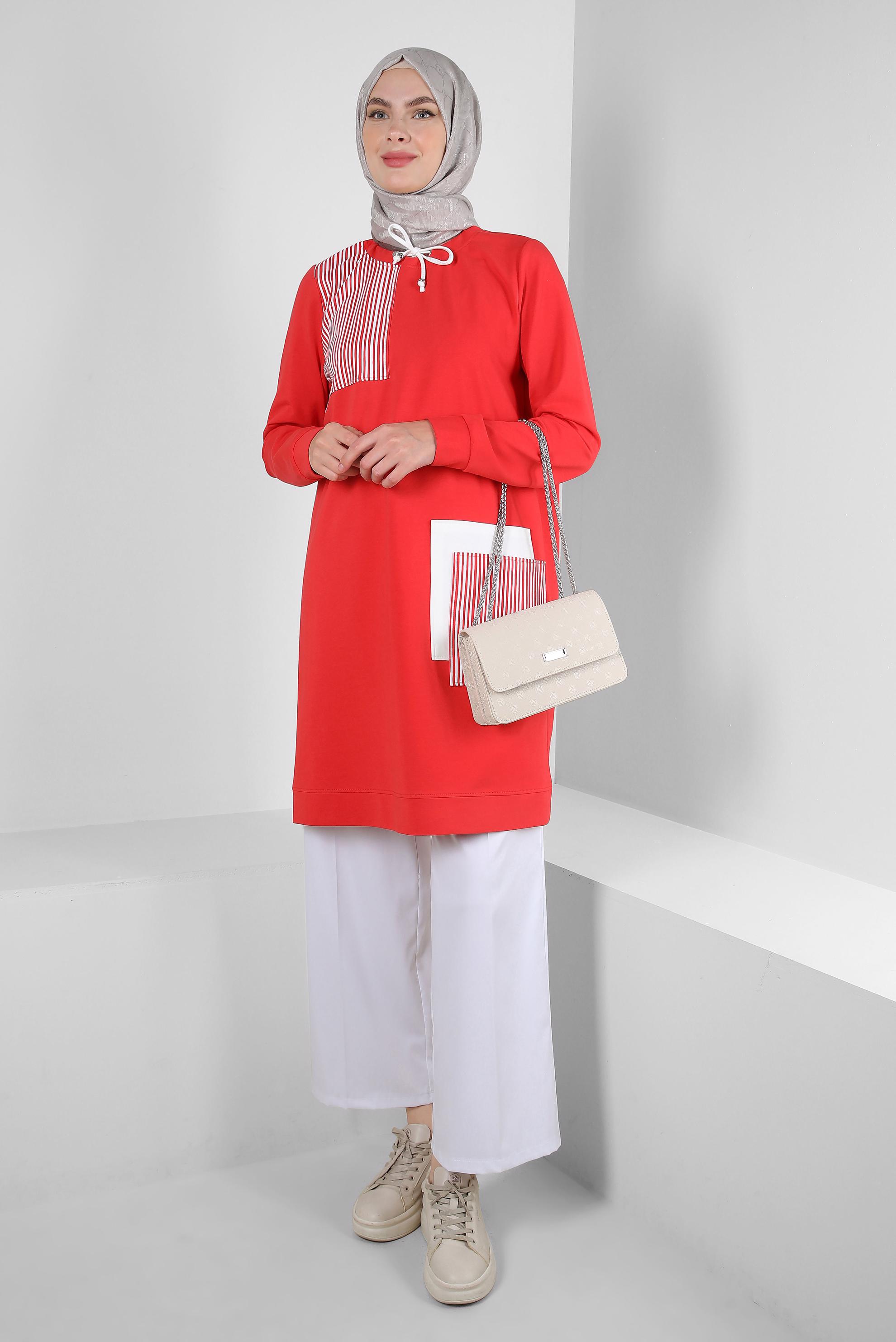 Tesettür giyim KIRMIZI ÇİZGİ DETAYLI YAKASI BÜZGÜLÜ EŞOFMAN TUNİK 43785