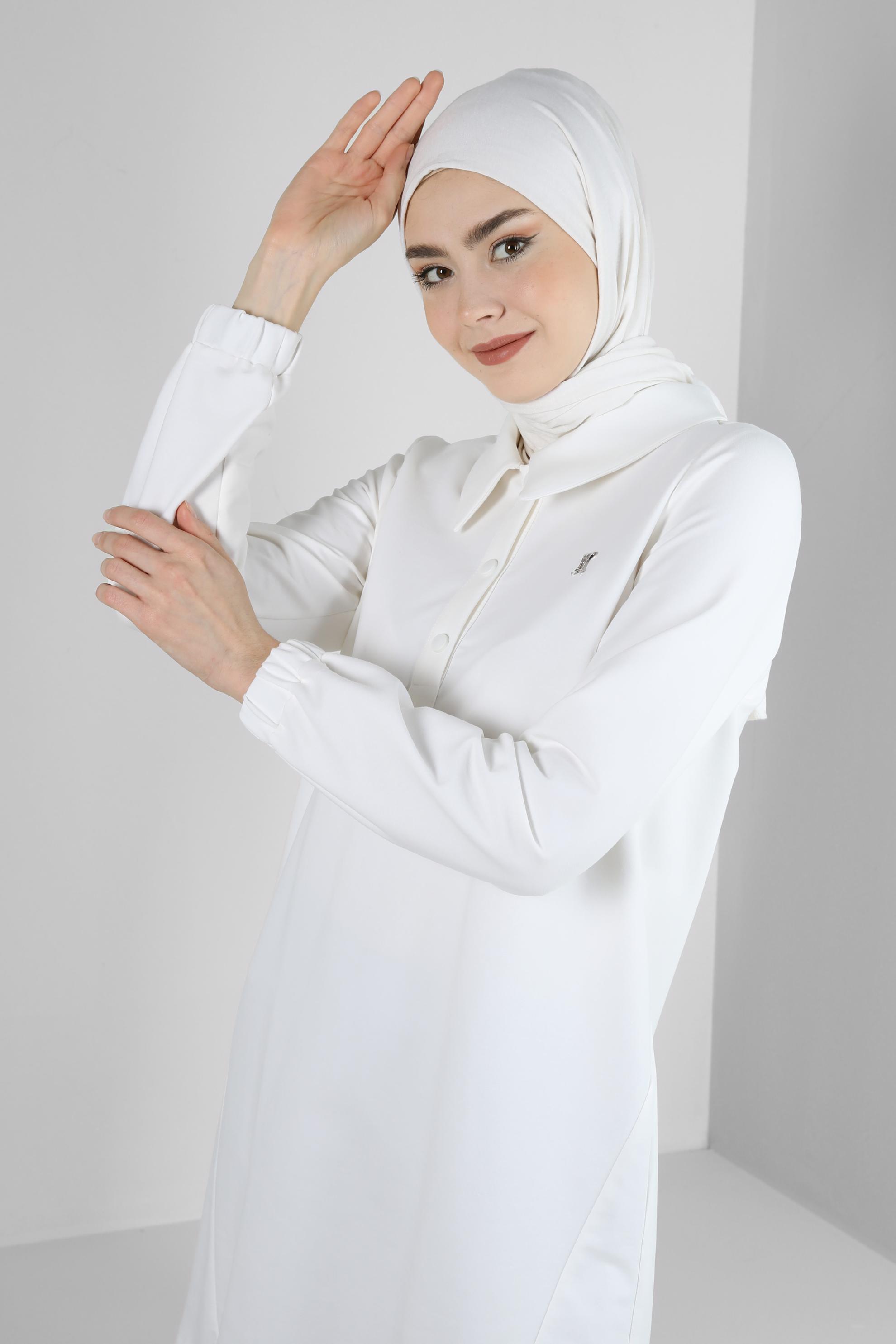 Tesettür giyim BEYAZ POLO YAKA DÜĞMELİ EŞOFMAN TUNİK 43844