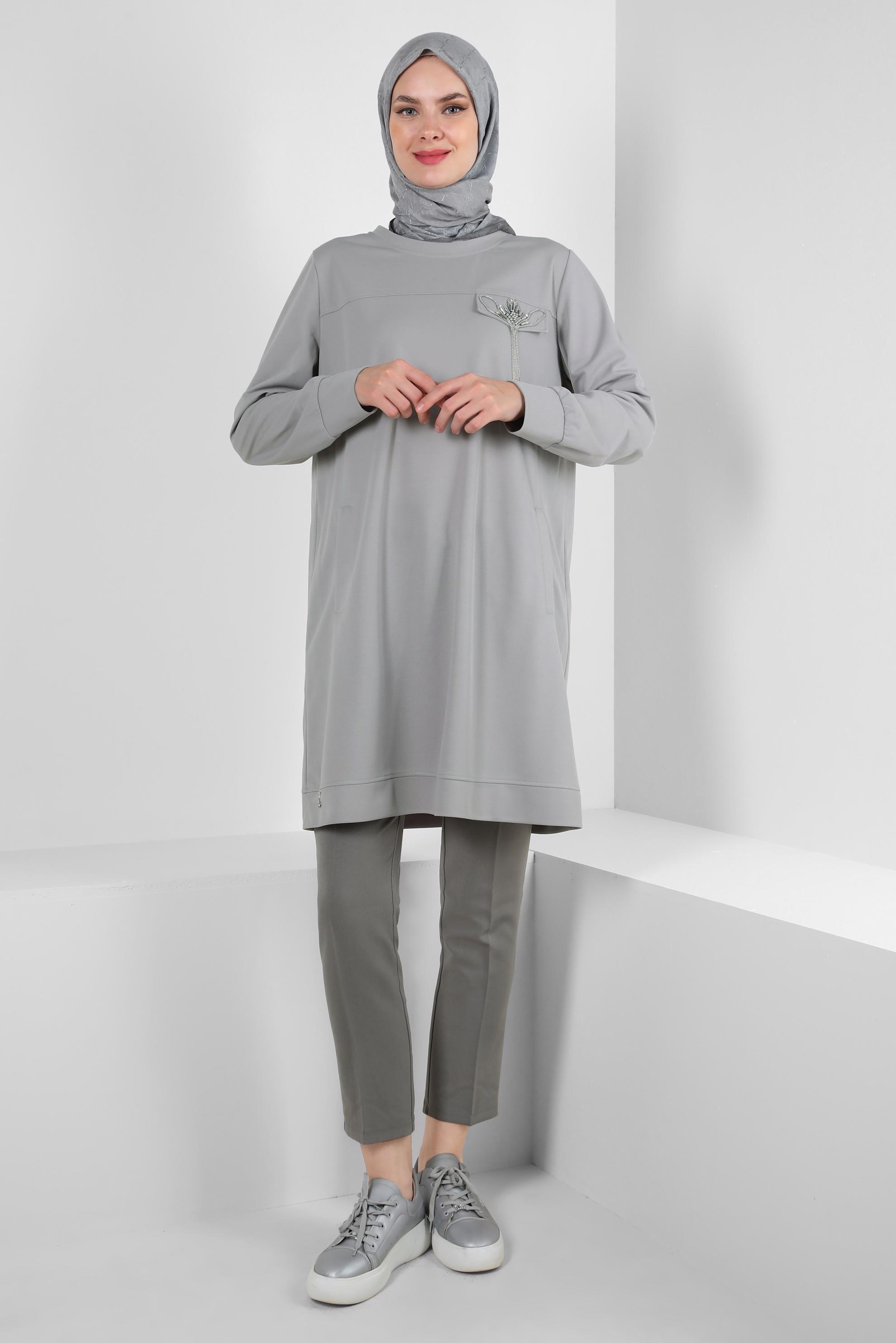Tesettür giyim GRİ TAŞ DETAYLI BİSİKLET YAKA EŞOFMAN TUNİK 43884