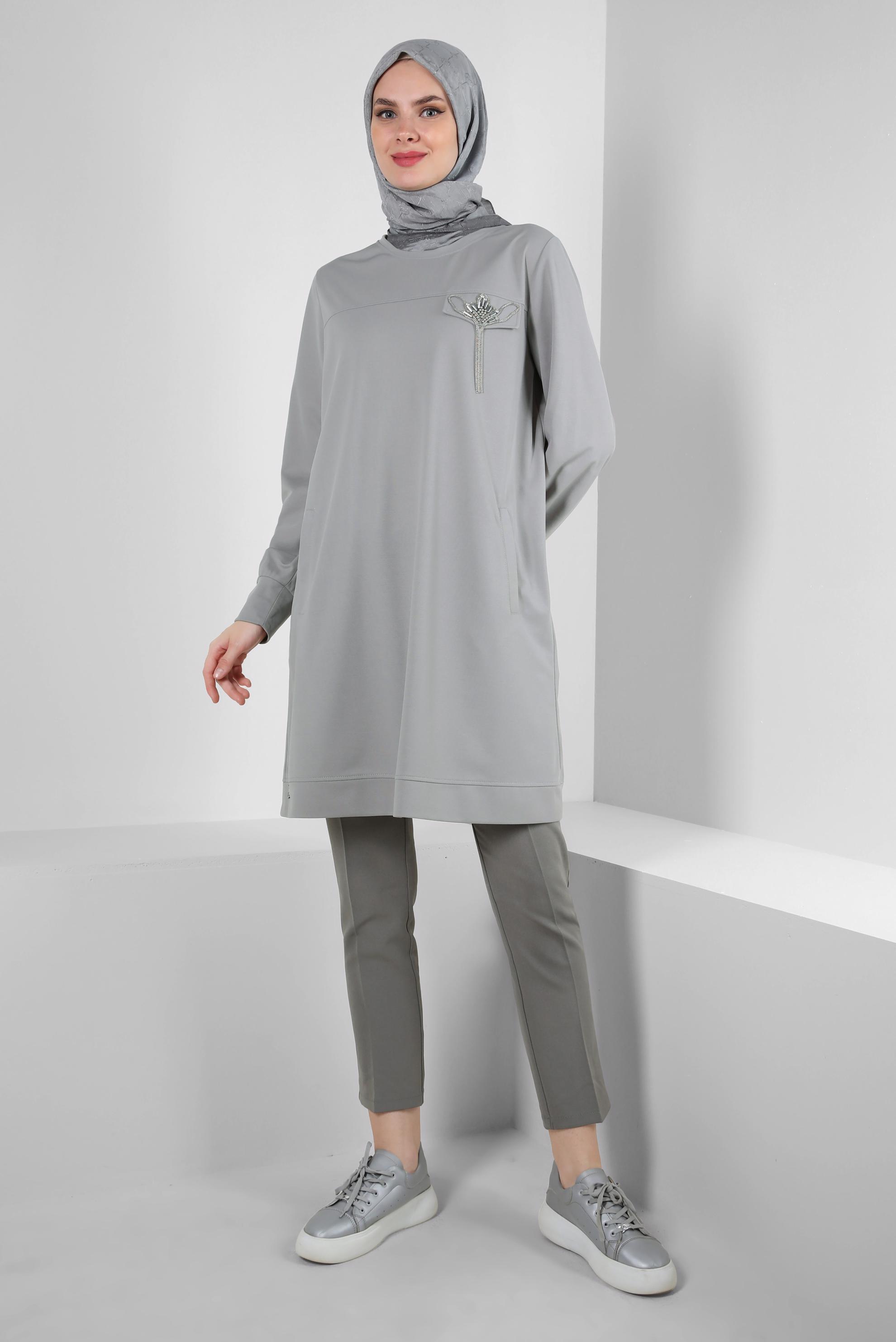 Tesettür giyim GRİ TAŞ DETAYLI BİSİKLET YAKA EŞOFMAN TUNİK 43884