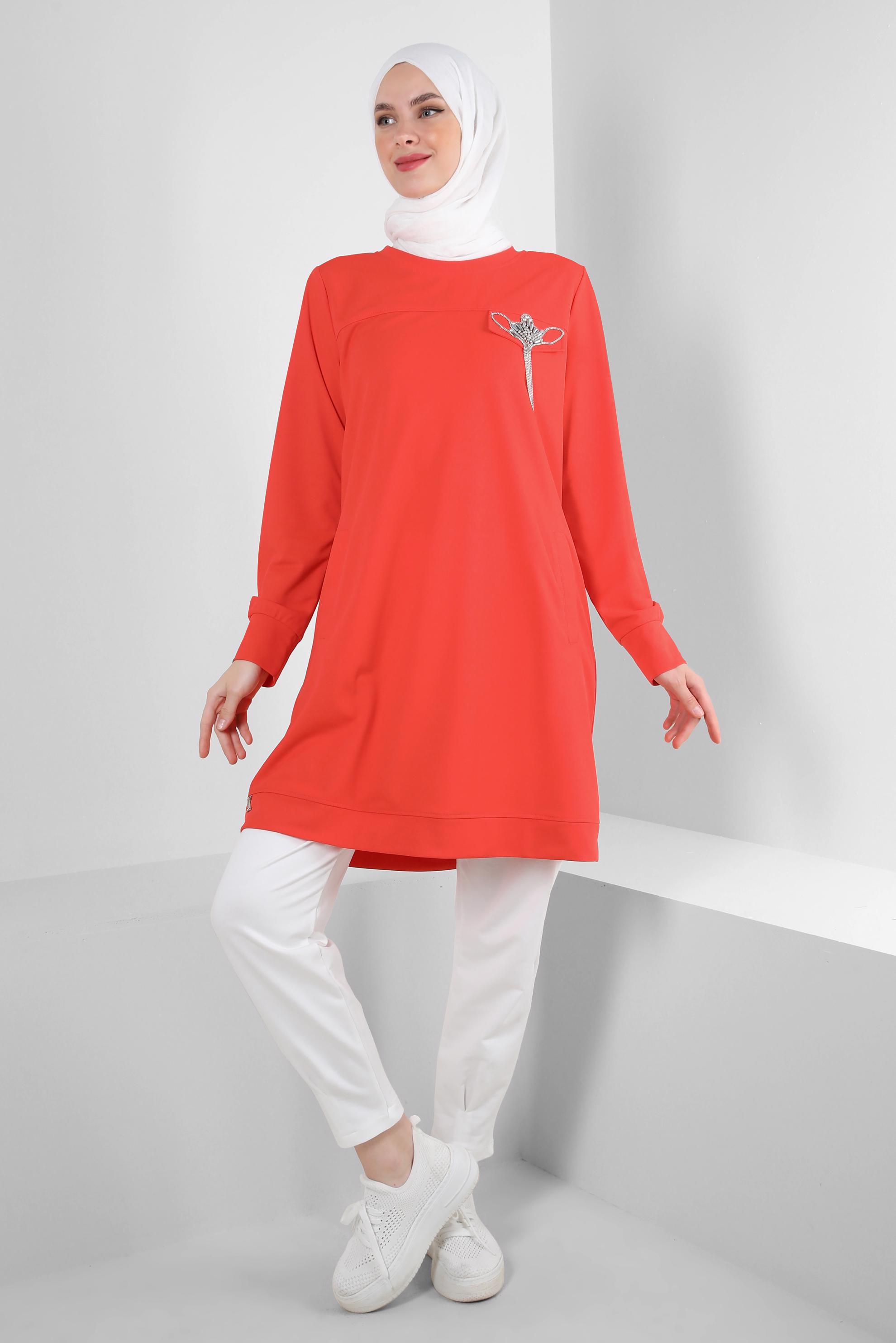 Tesettür giyim KIRMIZI TAŞ DETAYLI BİSİKLET YAKA EŞOFMAN TUNİK 43884