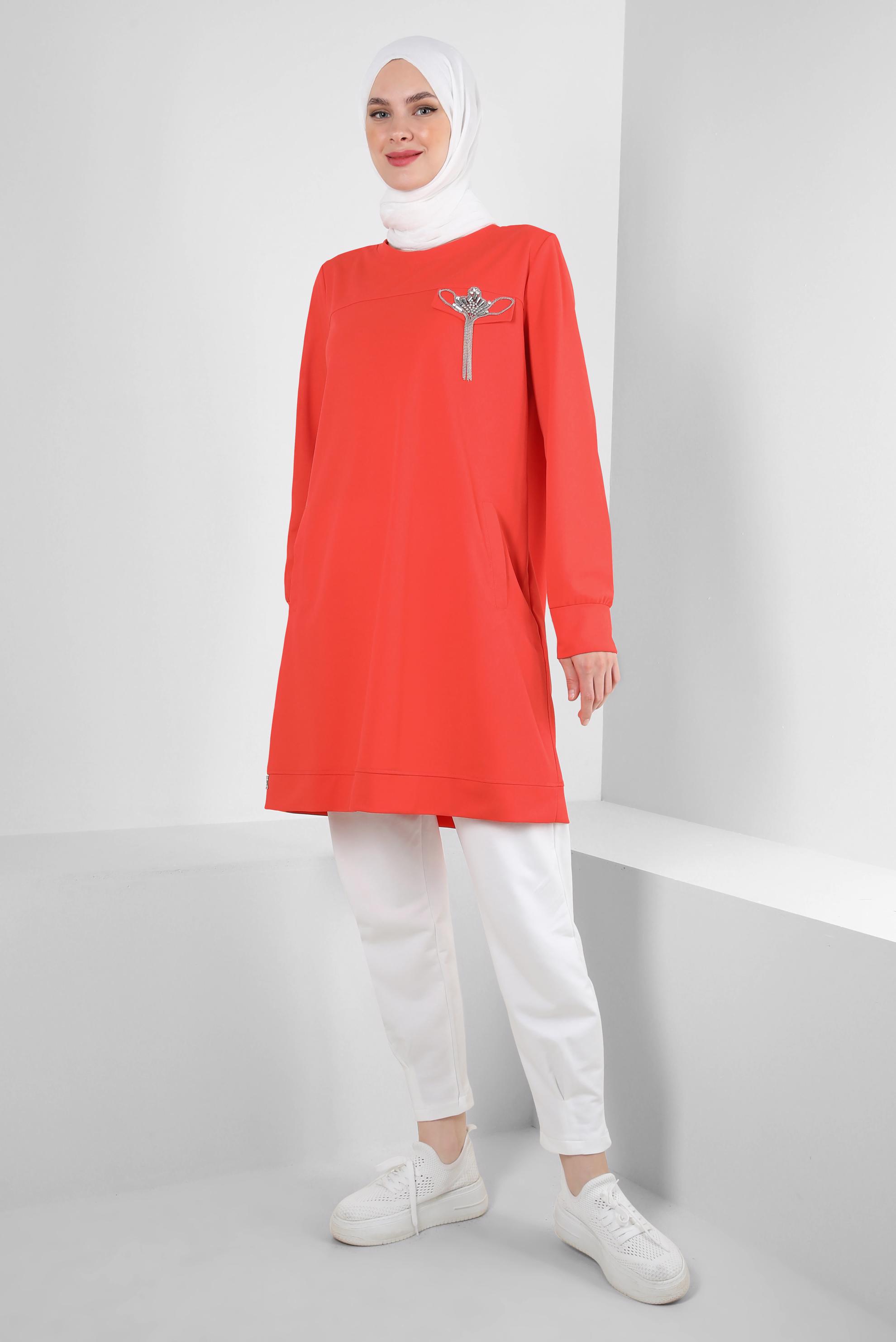 Tesettür giyim KIRMIZI TAŞ DETAYLI BİSİKLET YAKA EŞOFMAN TUNİK 43884