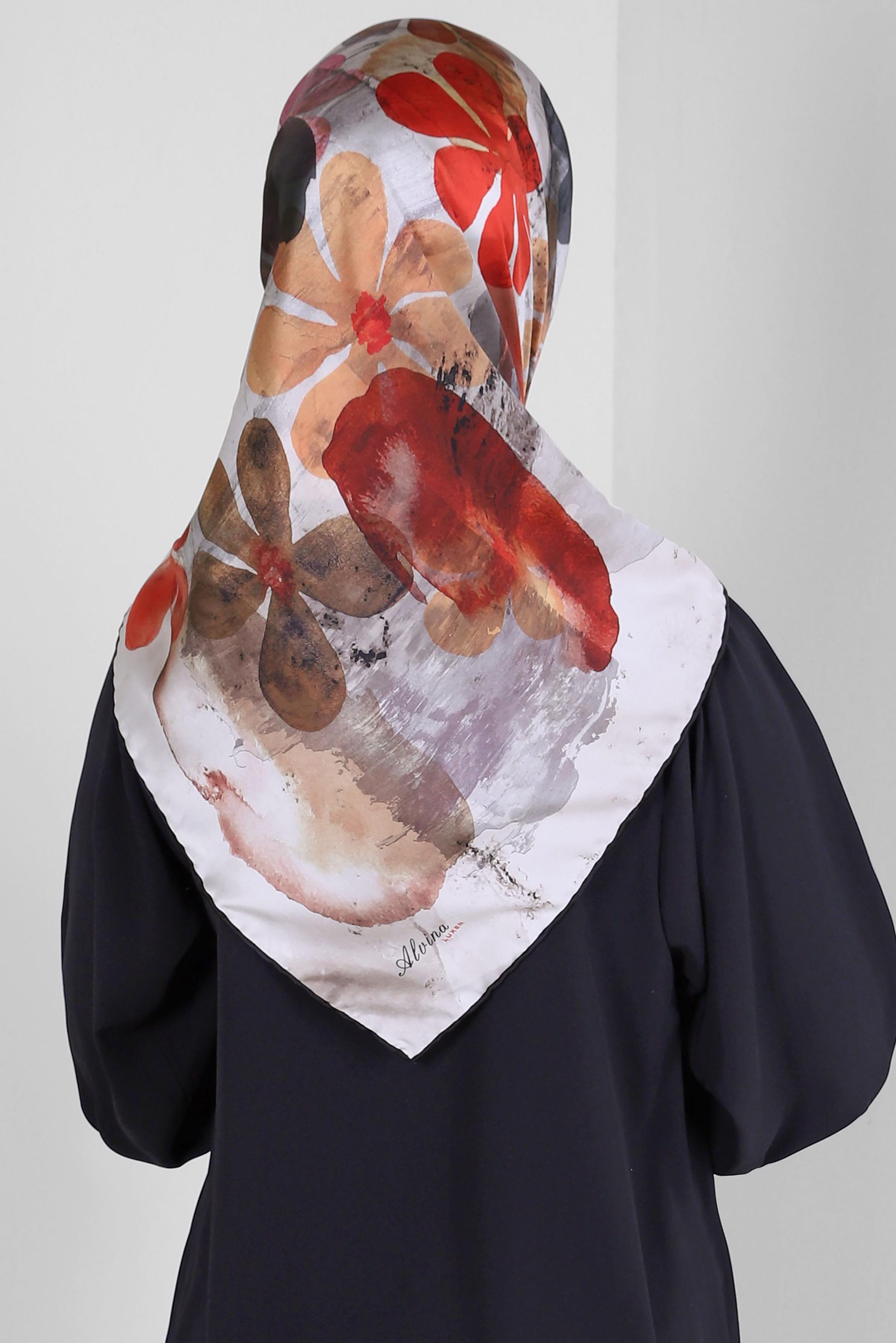 Tesettür giyim SİYAH ALVİNA ÇİÇEK DESENLİ EŞARP 8227