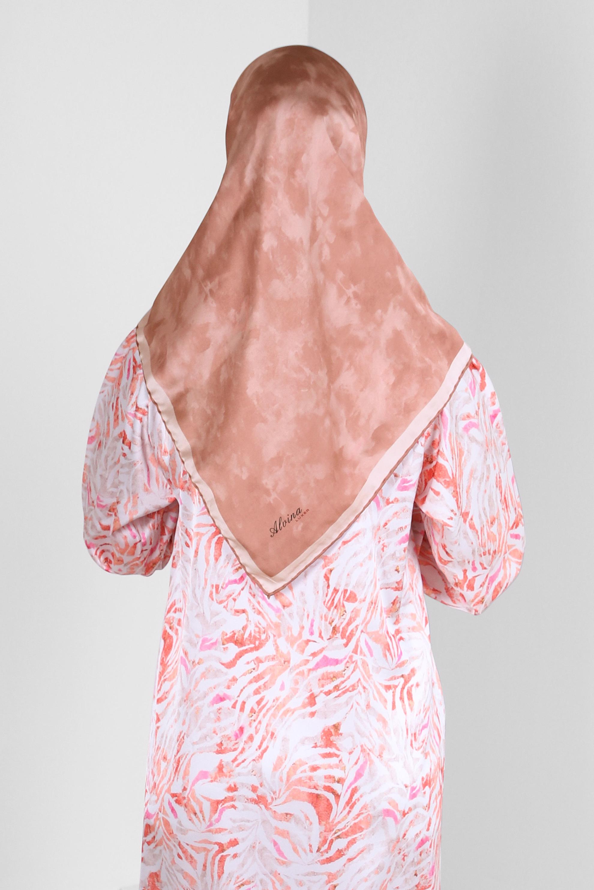 Tesettür giyim PEMBE ALVİNA DİJİTAL EŞARP 8228