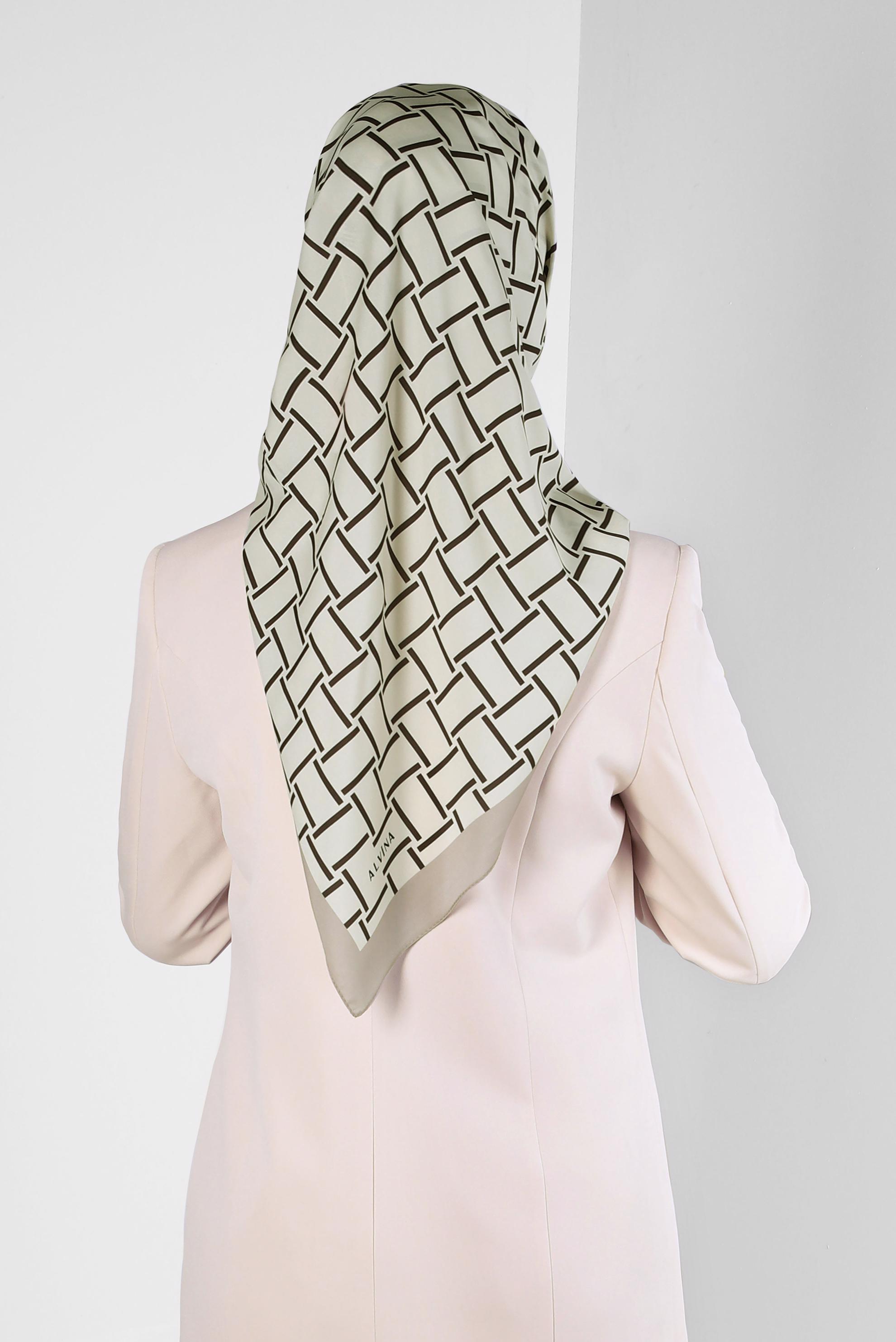 Tesettür giyim BEJ ALVİNA KARE DESEN EŞARP 8232 