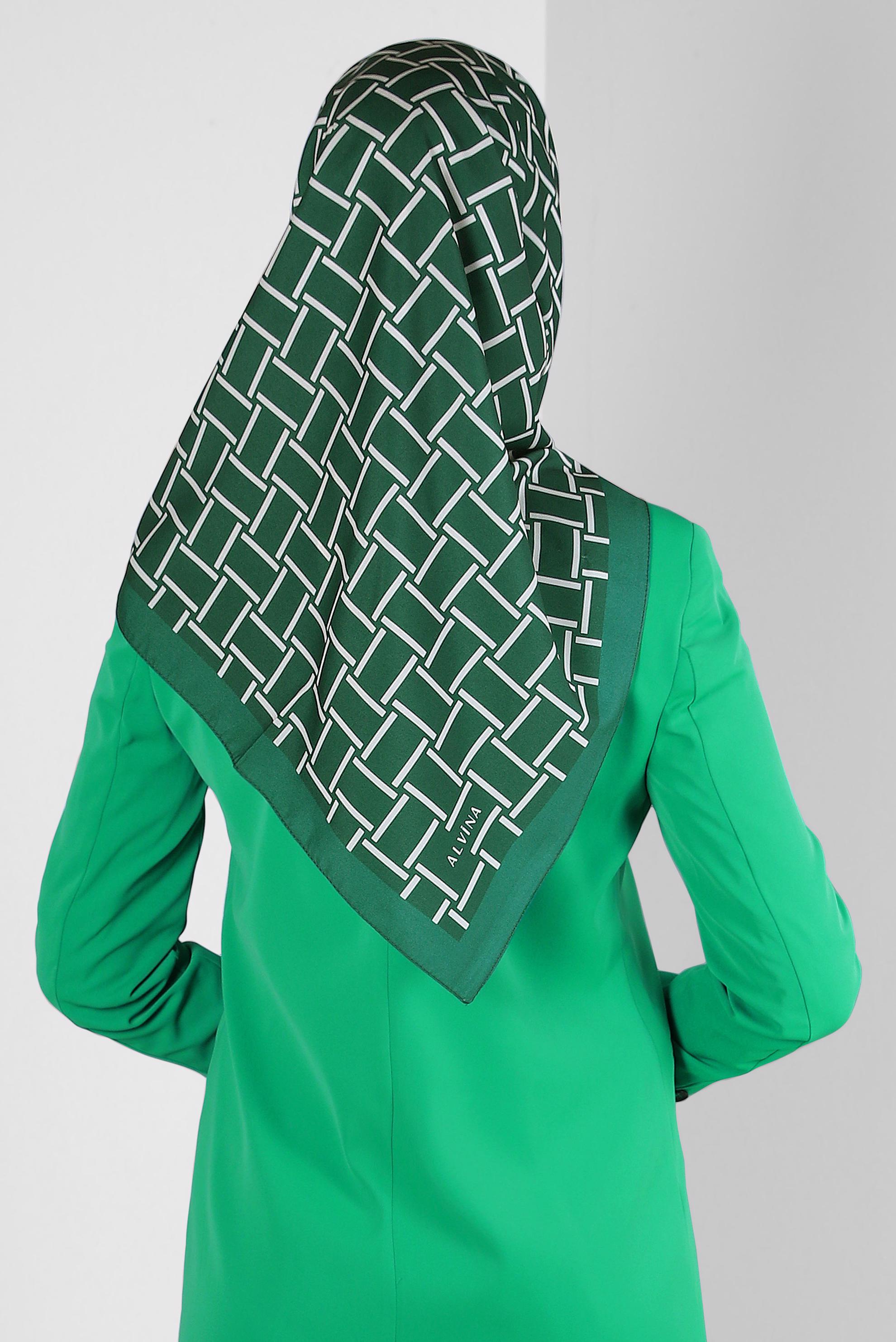 Tesettür giyim YEŞİL ALVİNA KARE DESEN EŞARP 8232 