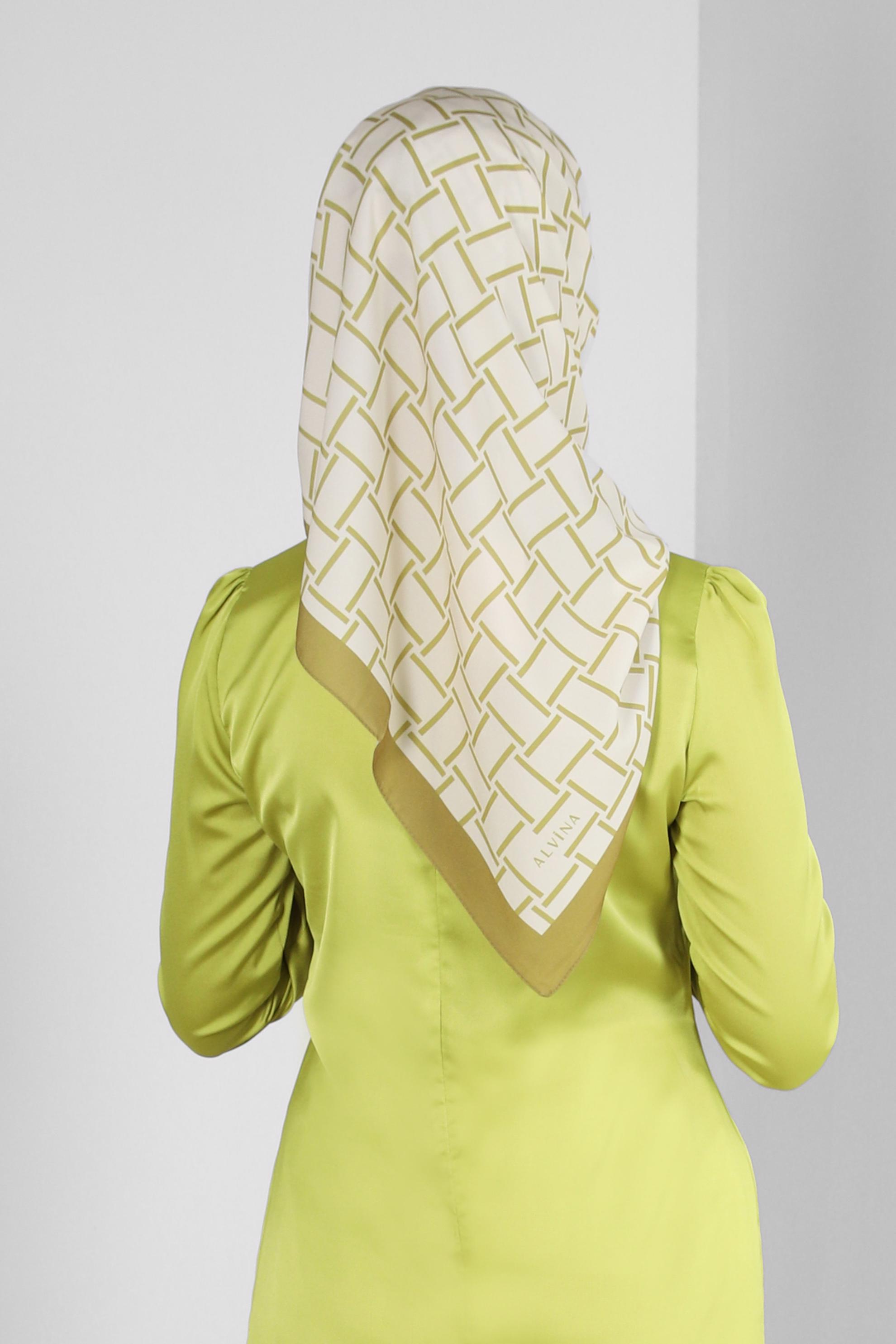 Tesettür giyim YEŞİL ALVİNA KARE DESEN EŞARP 8232 