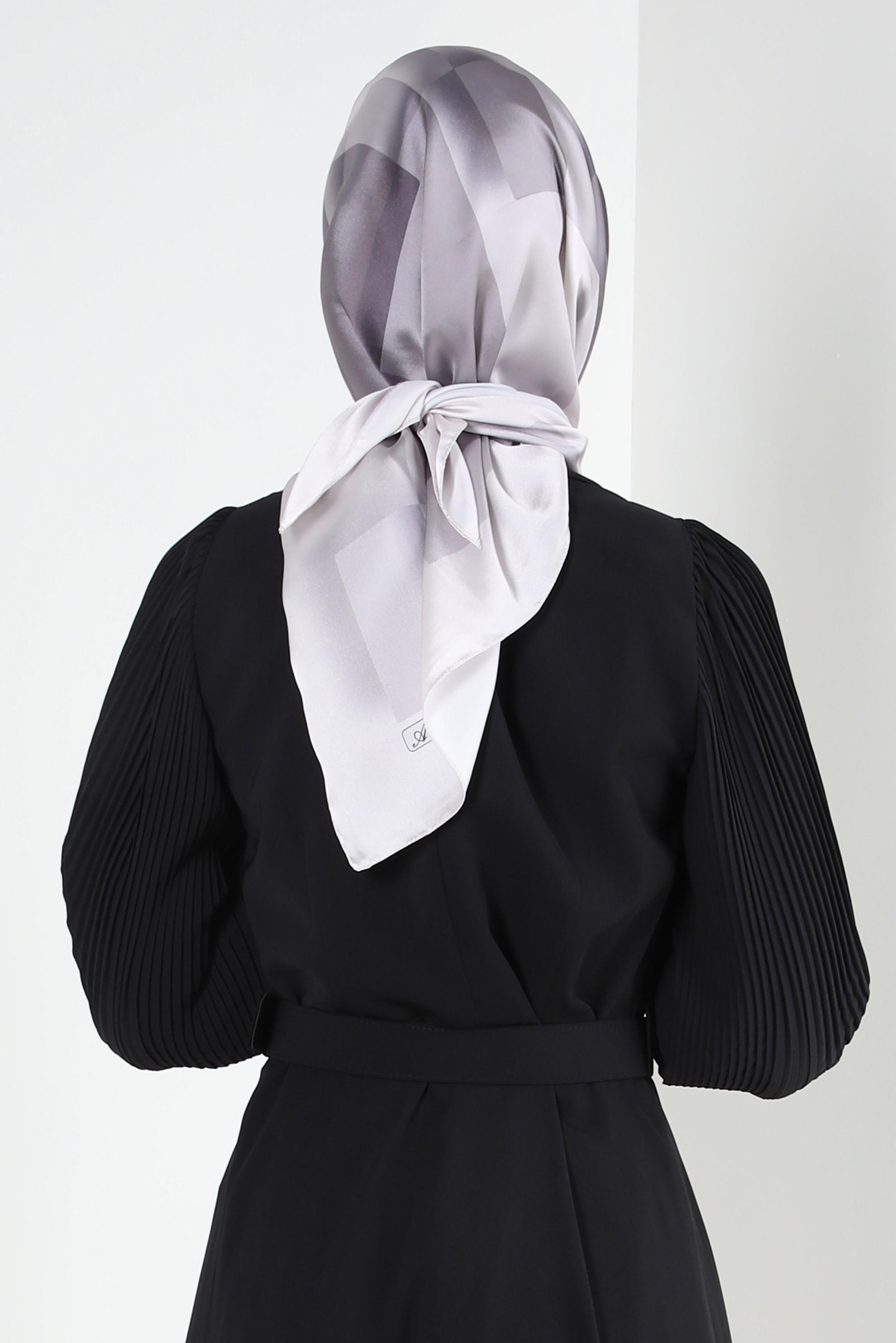 Tesettür giyim BEJ ALVİNA GEOMETRİK DESENLİ EŞARP 8250