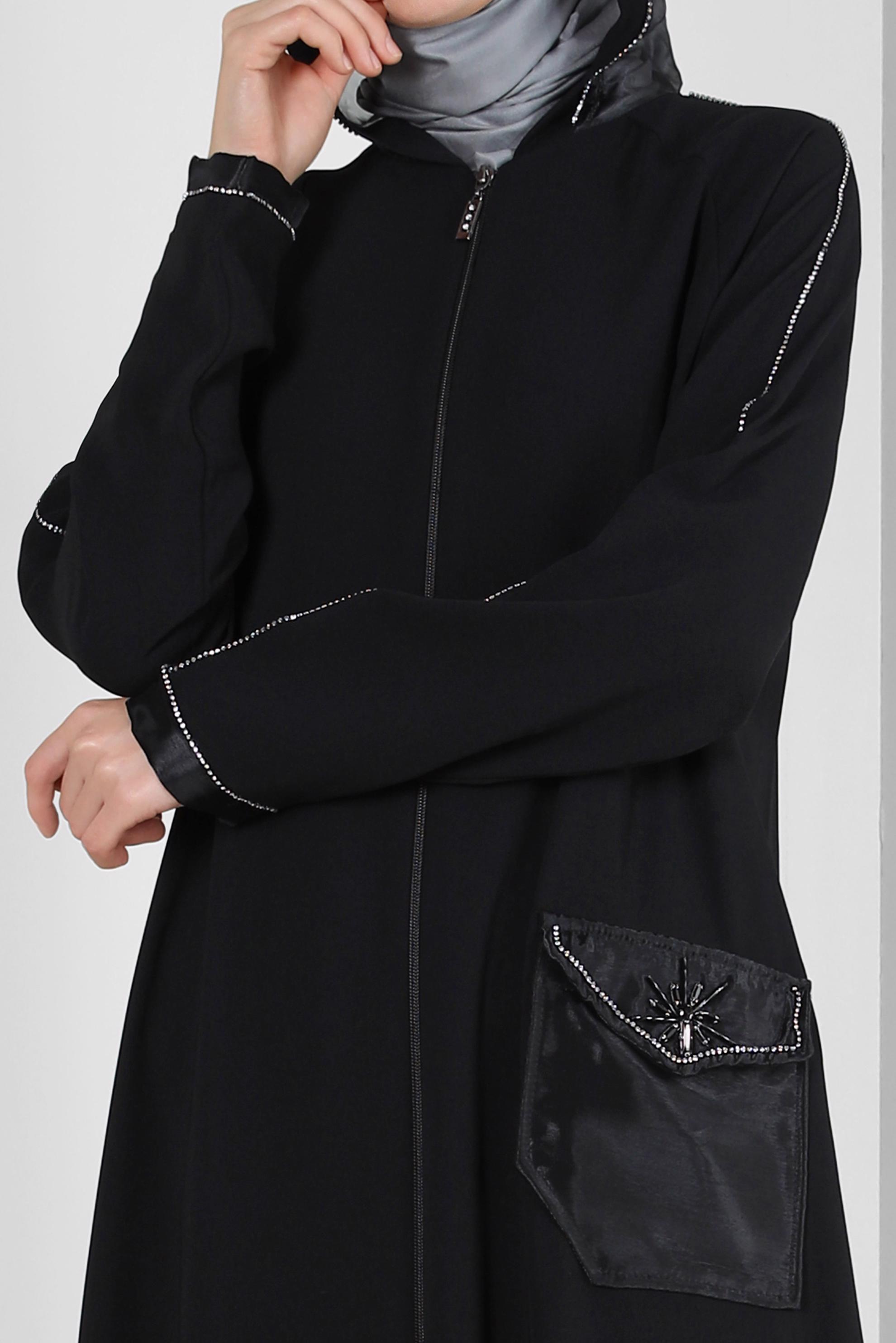 Tesettür giyim SİYAH KAPÜŞONLU TAŞ ŞERİTLİ CEPLİ FERACE 80050