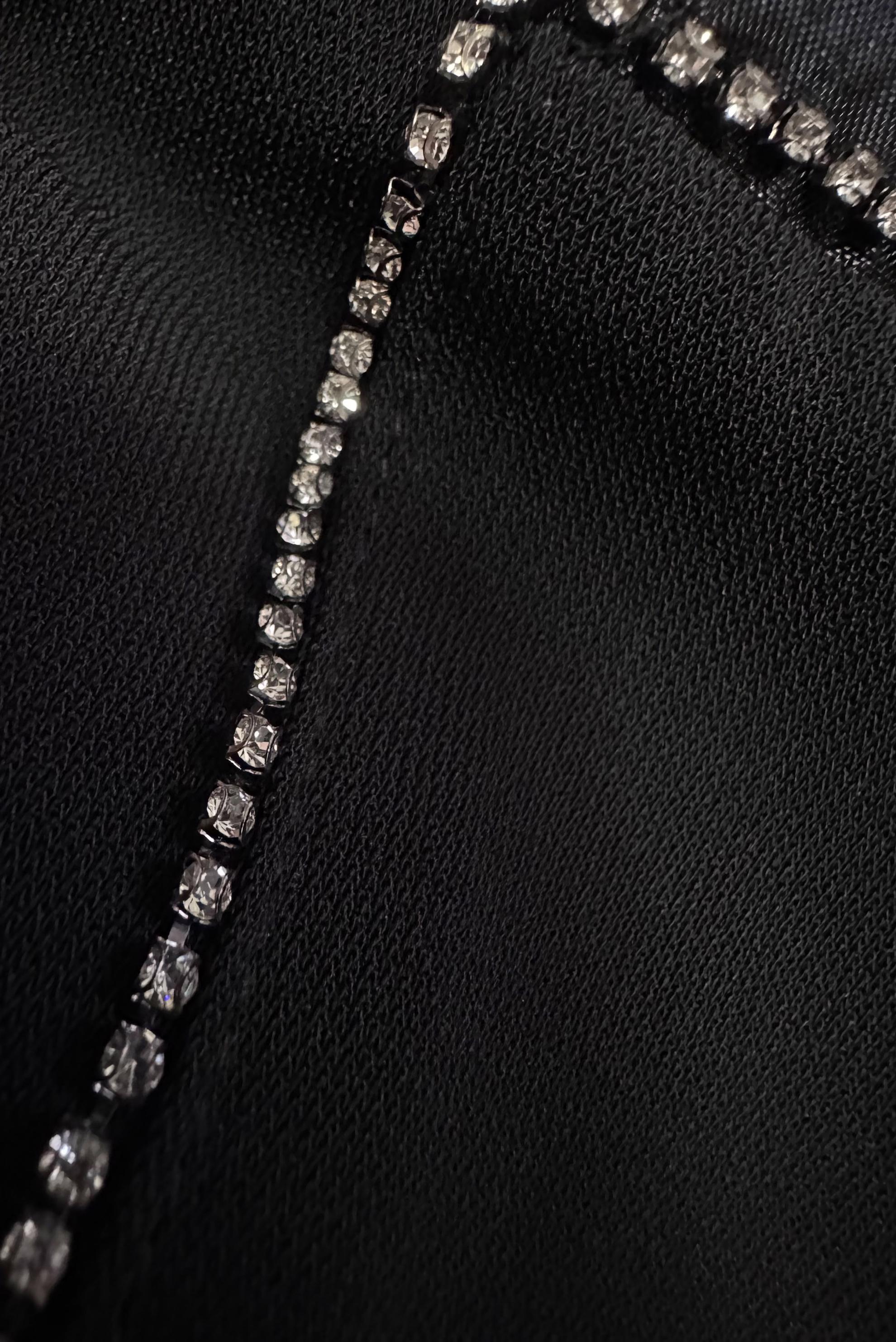 Tesettür giyim SİYAH KAPÜŞONLU TAŞ ŞERİTLİ CEPLİ FERACE 80050