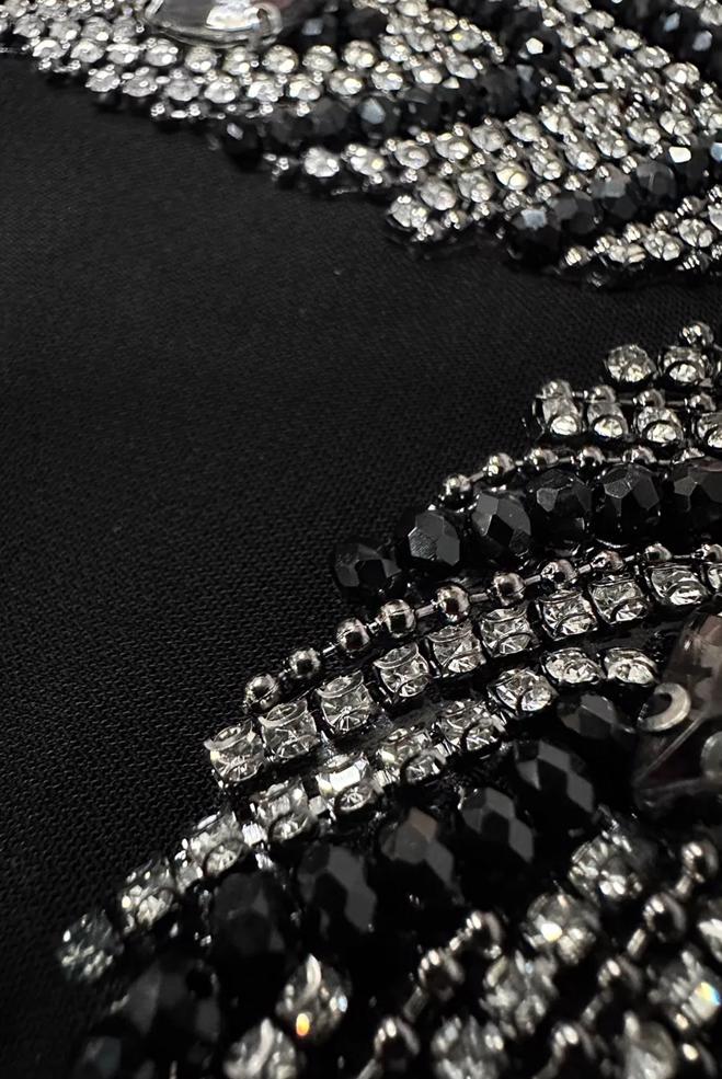 Hijab-Kleidung SCHWARZ GİZLİ DÜĞMELİ TAŞ İŞLEME DETAYLI FERACE 80051 - ALVİNA