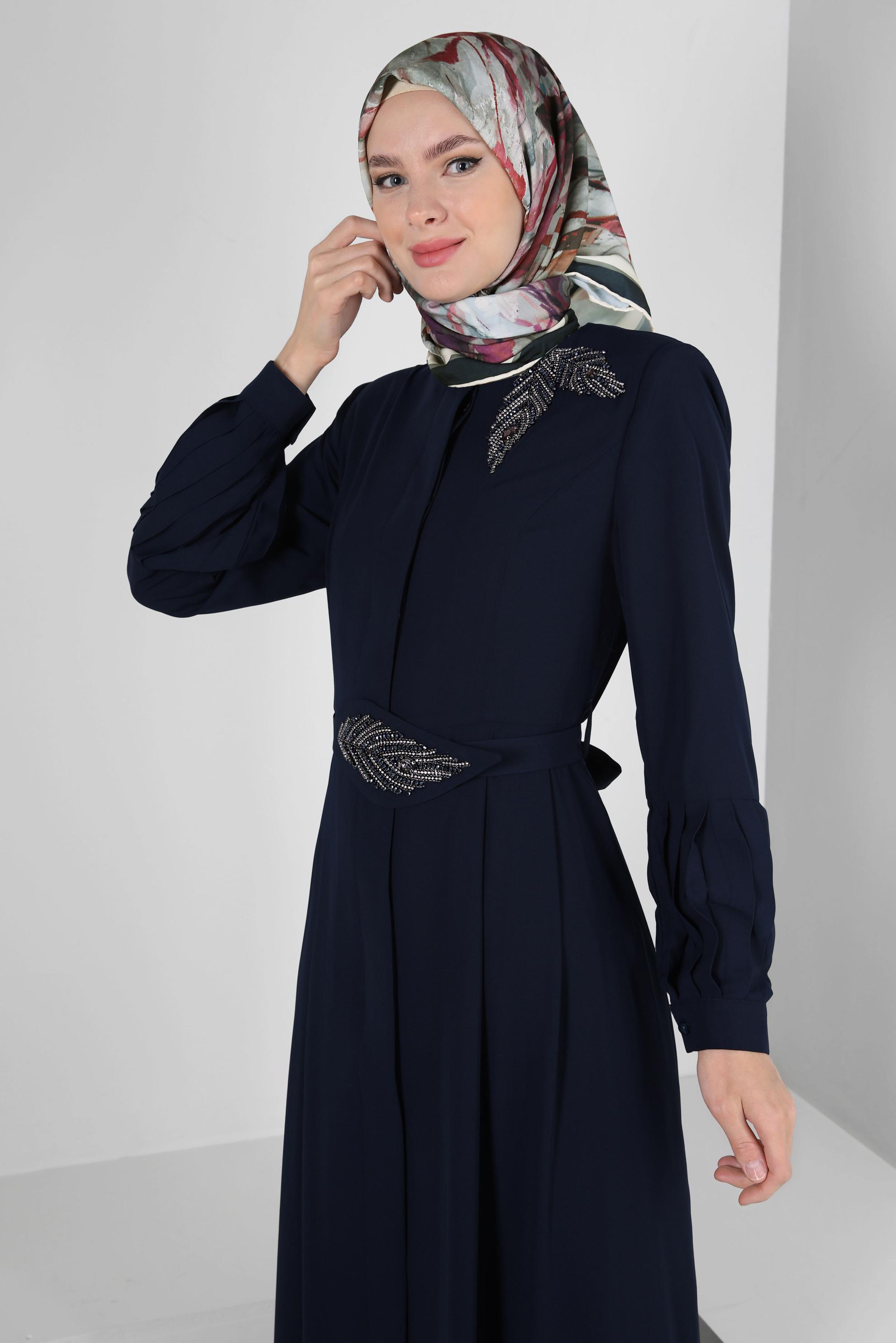 Tesettür giyim LACİVERT GİZLİ DÜĞMELİ TAŞ İŞLEME DETAYLI FERACE 80051