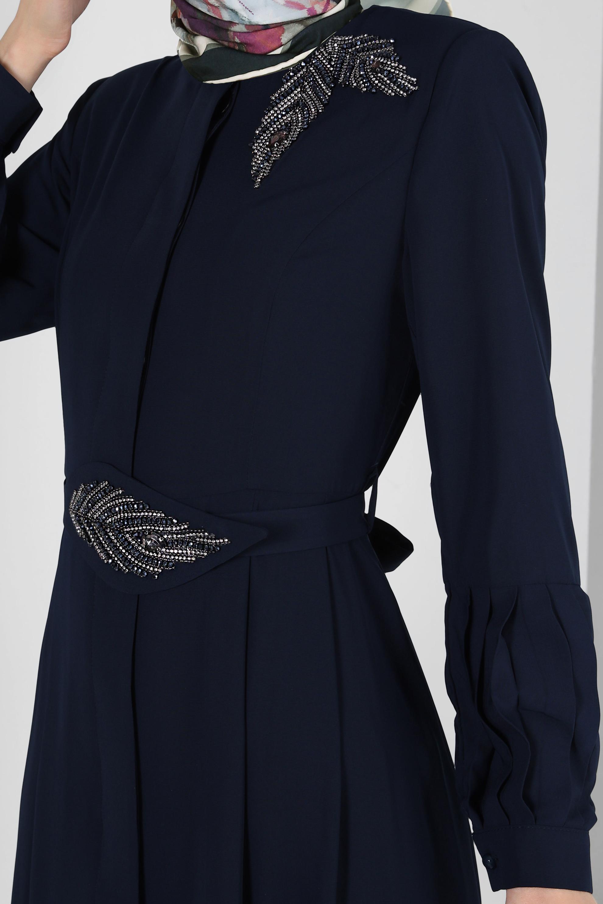 Tesettür giyim LACİVERT GİZLİ DÜĞMELİ TAŞ İŞLEME DETAYLI FERACE 80051