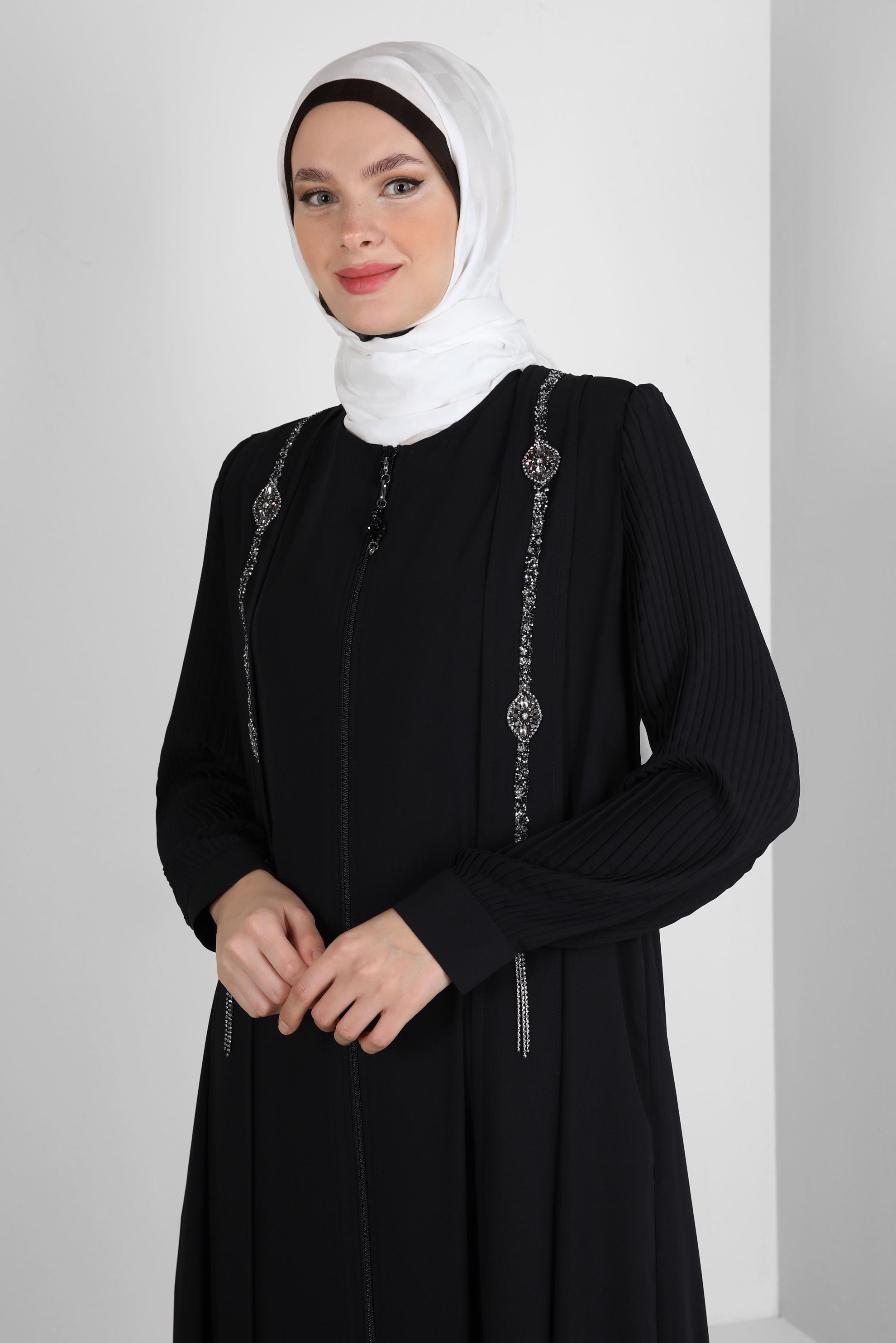 Tesettür giyim SİYAH TAŞ BASKILI VATKALI FERMUARLI FERACE 80057