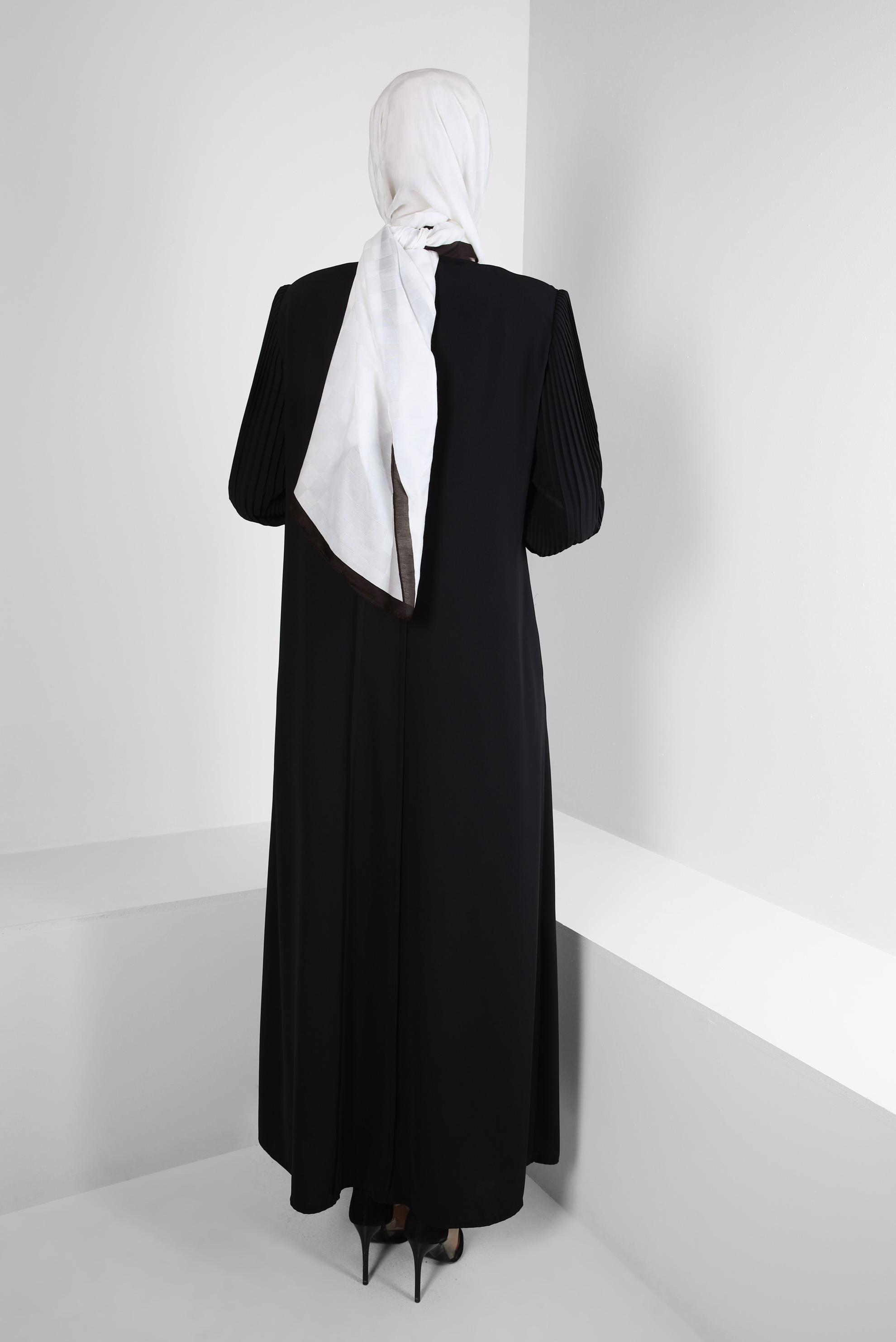 Tesettür giyim SİYAH TAŞ BASKILI VATKALI FERMUARLI FERACE 80057