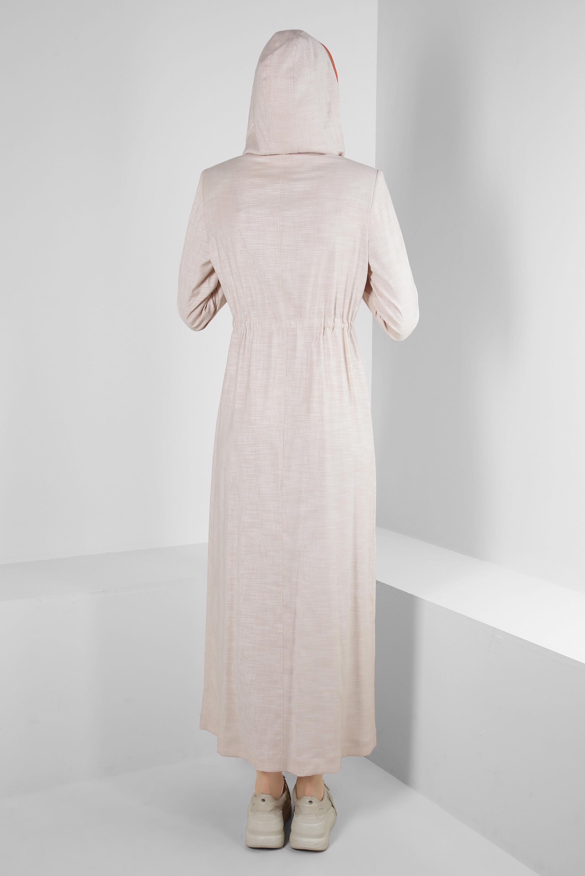 Tesettür giyim BEJ İŞLEME DETAYLI KAPÜŞONLU PARDESÜ 10701