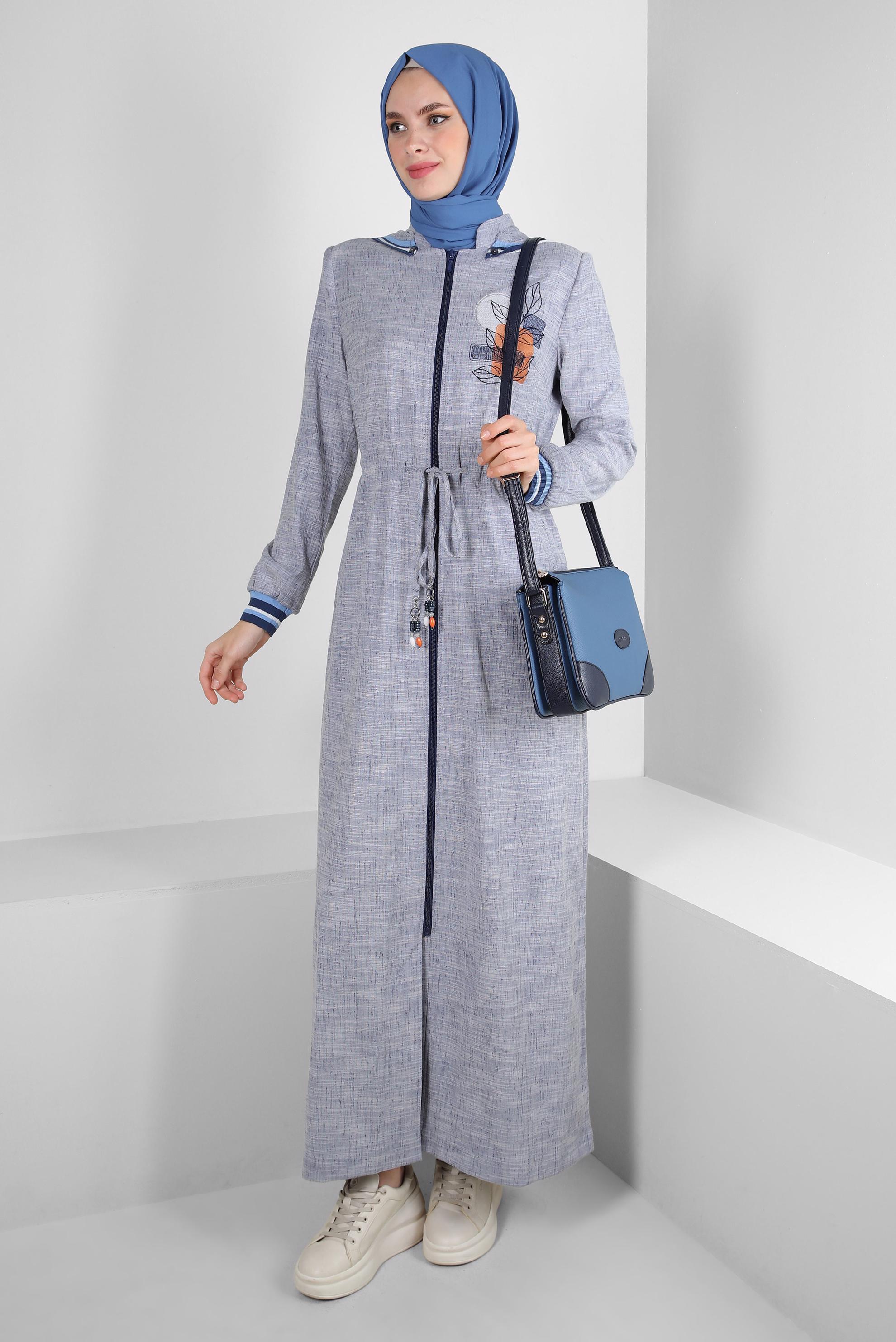 Tesettür giyim LACİVERT İŞLEME DETAYLI KAPÜŞONLU PARDESÜ 10701