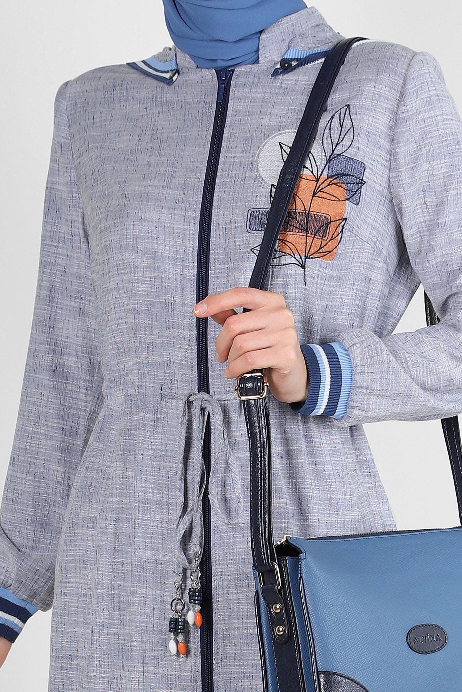 Tesettür giyim LACİVERT İŞLEME DETAYLI KAPÜŞONLU PARDESÜ 10701