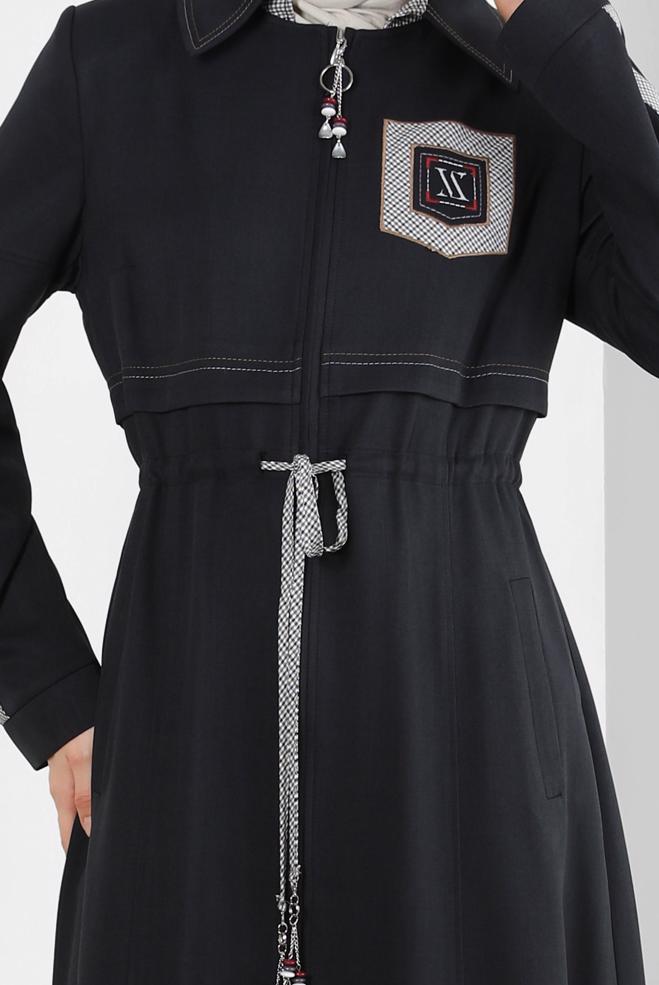 Tesettür giyim SİYAH BELİ BÜZGÜLÜ FERMUARLI PARDESÜ 10702	 - ALVİNA