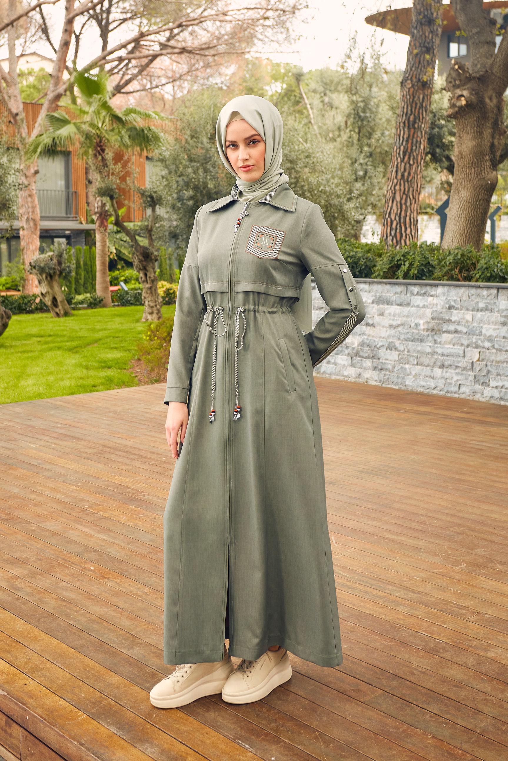 Tesettür giyim YEŞİL BELİ BÜZGÜLÜ FERMUARLI PARDESÜ 10702	