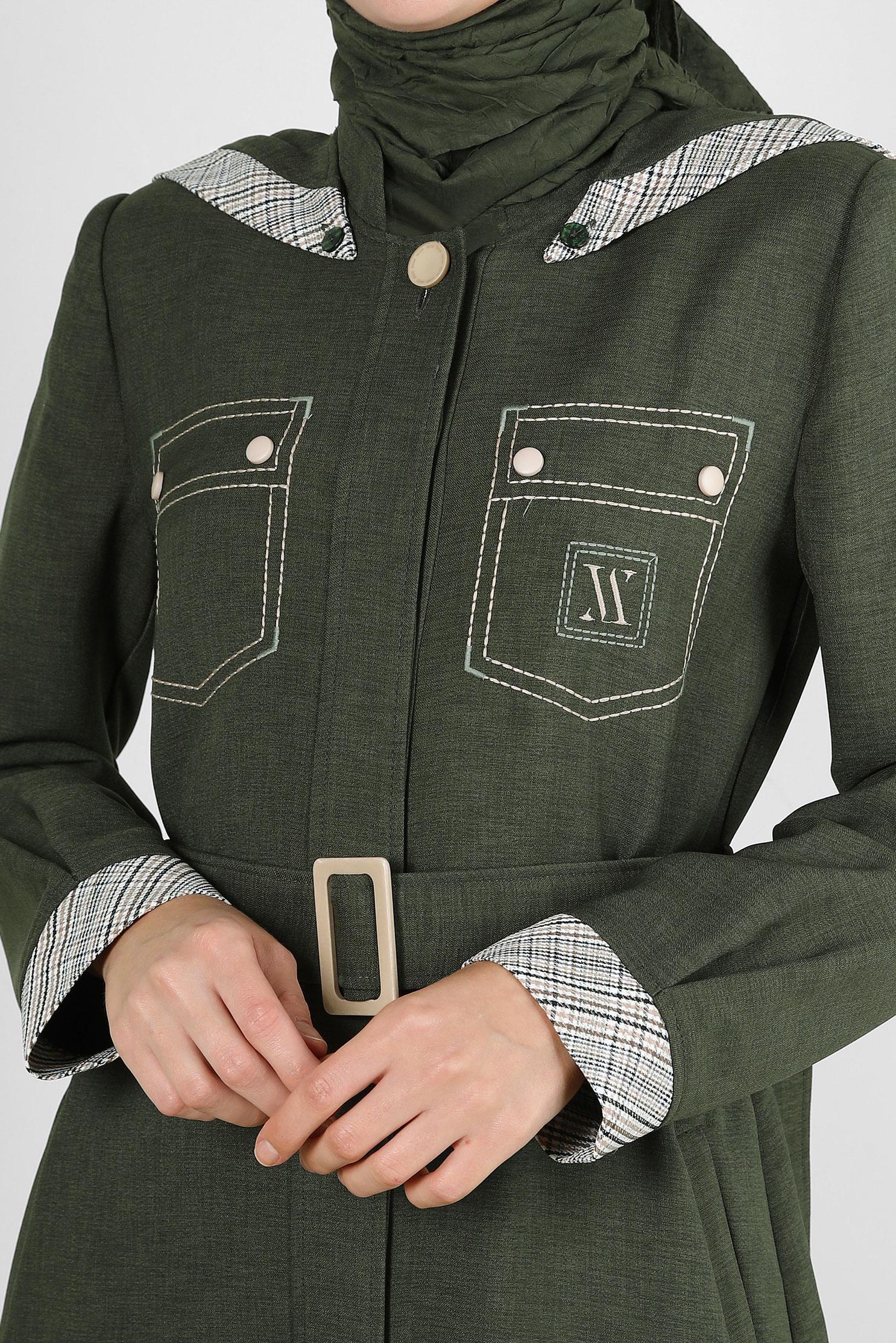 Tesettür giyim HAKİ ÇIKARILABİLİR KAPÜŞONLU KEMERLİ PARDESÜ 10703