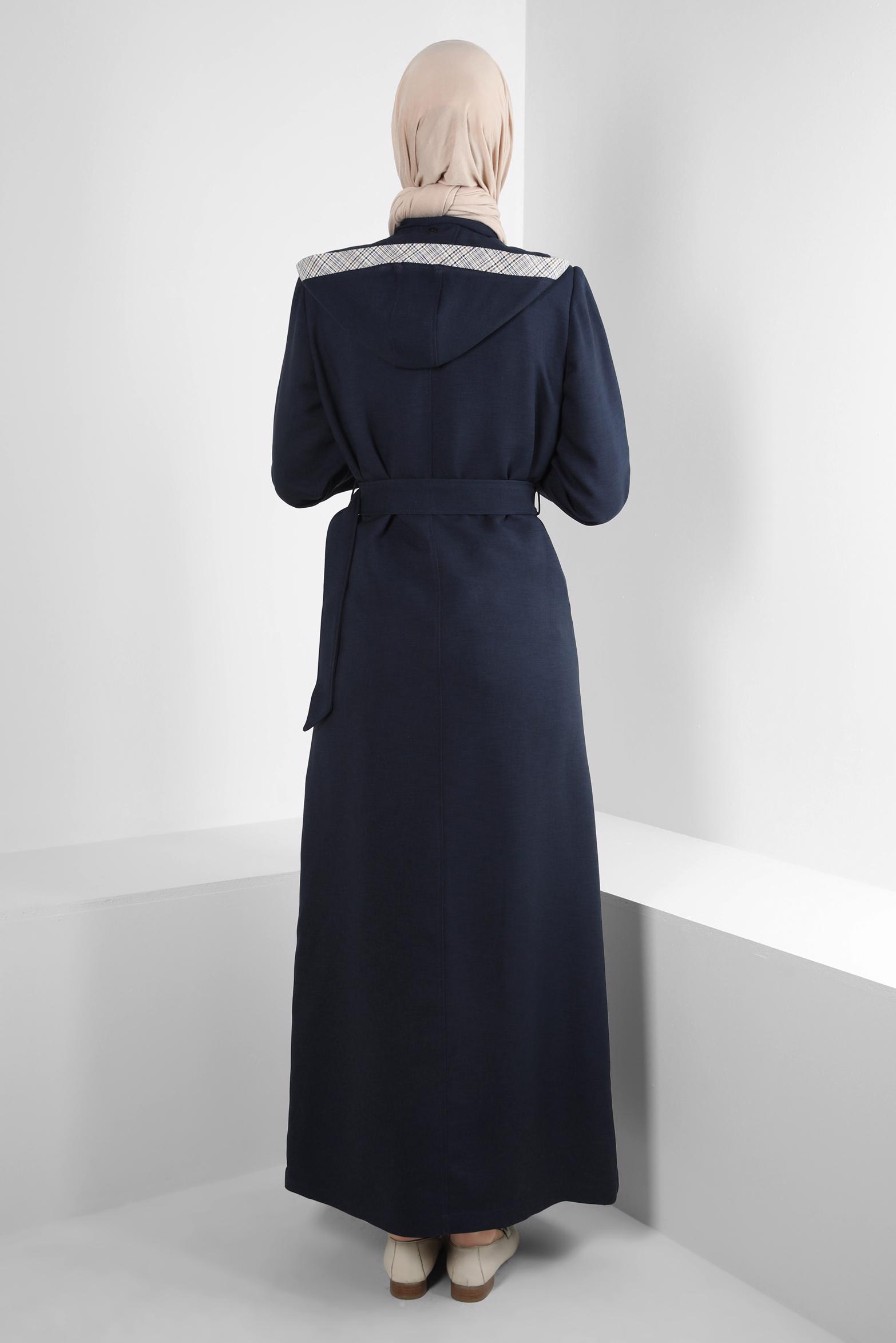 Tesettür giyim LACİVERT ÇIKARILABİLİR KAPÜŞONLU KEMERLİ PARDESÜ 10703