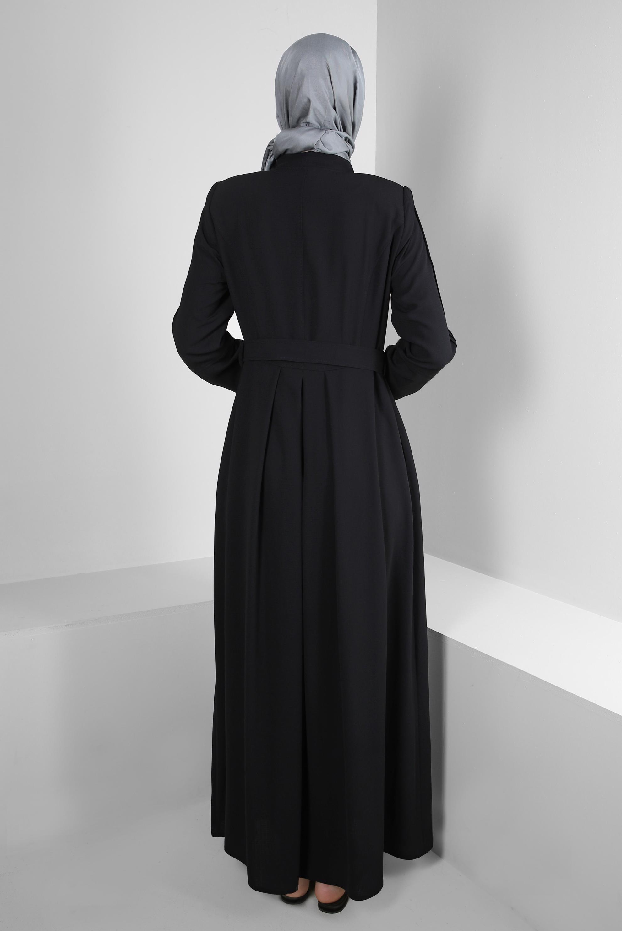 Tesettür giyim SİYAH KEMERLİ PİLİSE DETAYLI PARDESÜ 10706